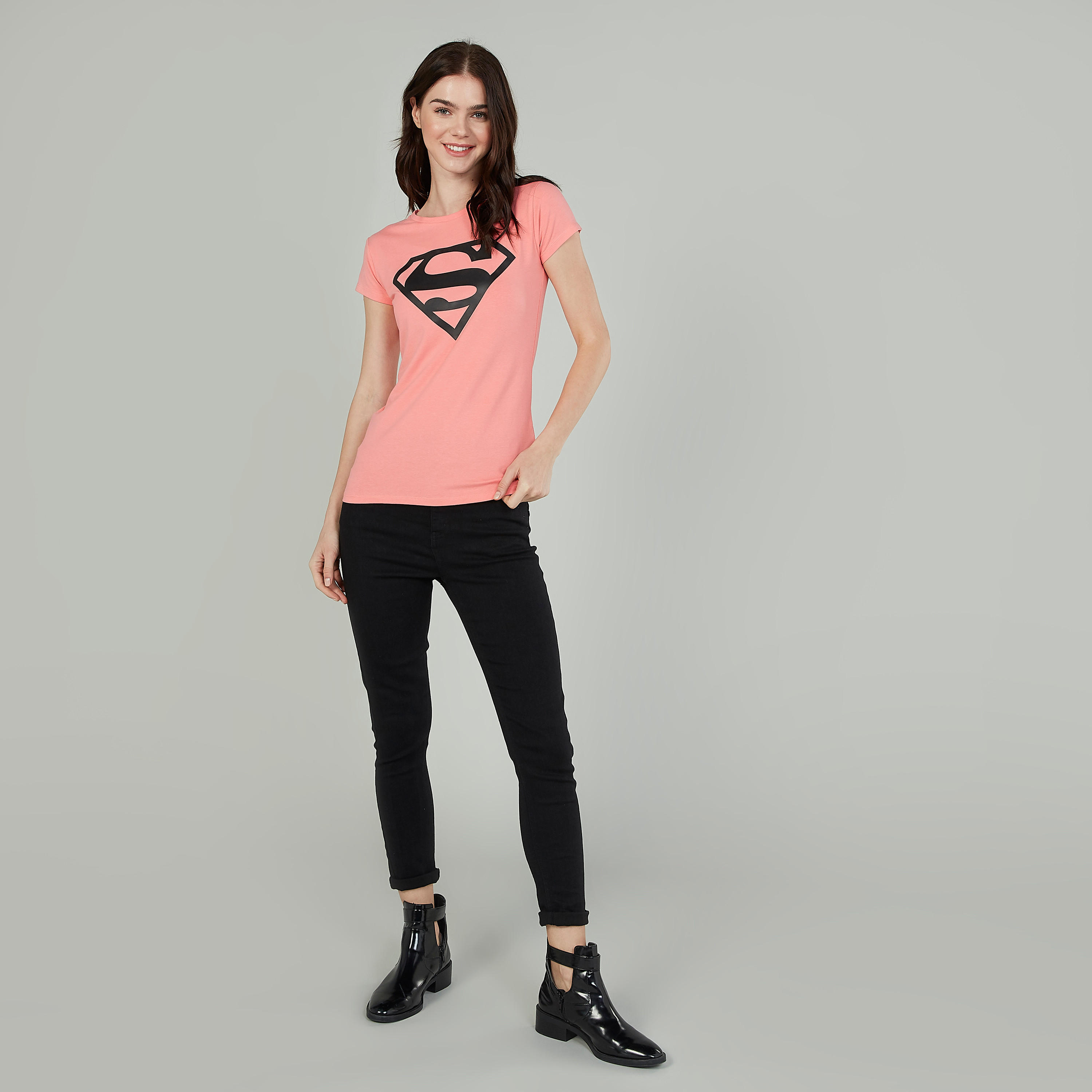 تيشيرت بياقة مستديرة وأكمام قصيرة وطبعات سوبرمان-women-clothing-tshirts-image-2
