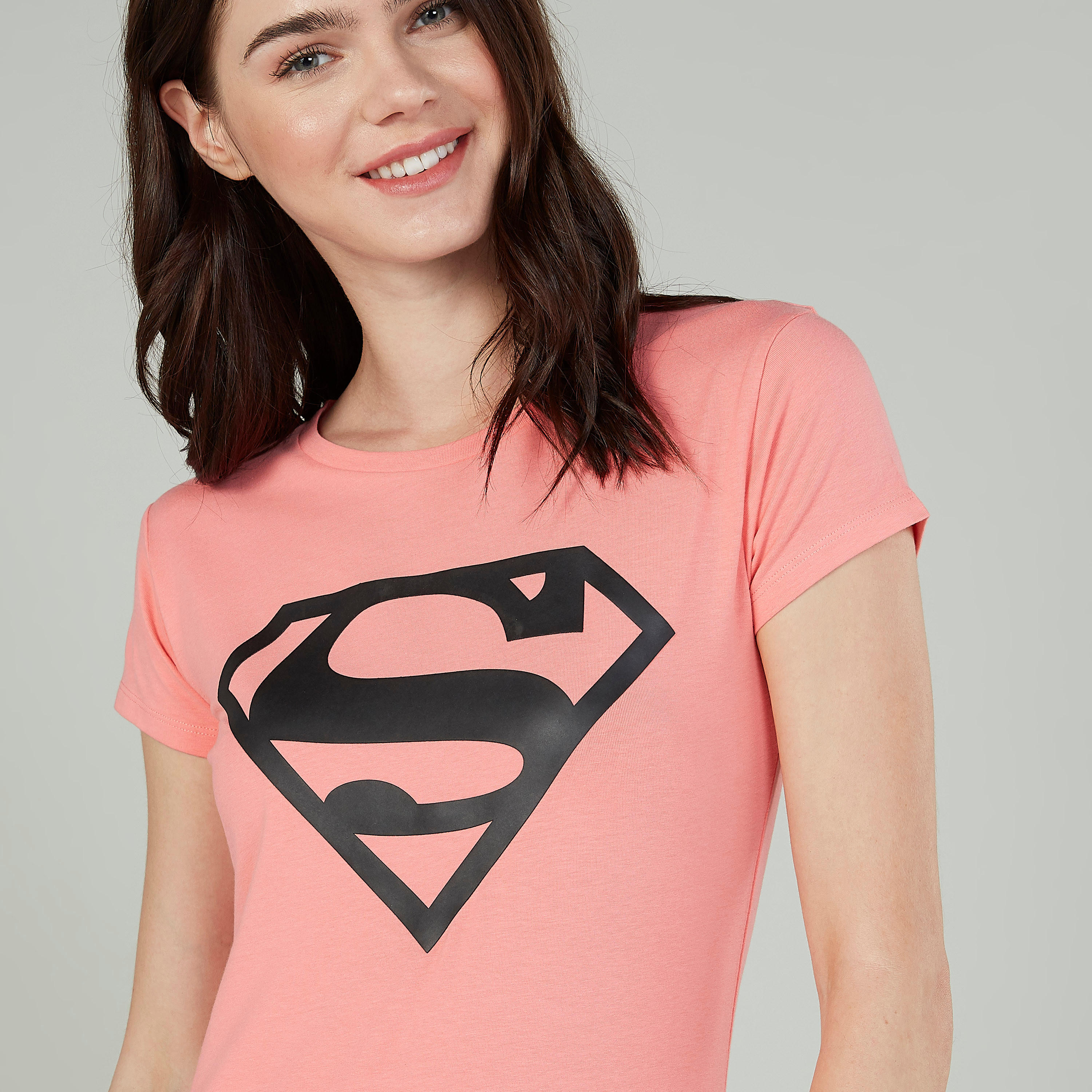 تيشيرت بياقة مستديرة وأكمام قصيرة وطبعات سوبرمان-women-clothing-tshirts-image-3