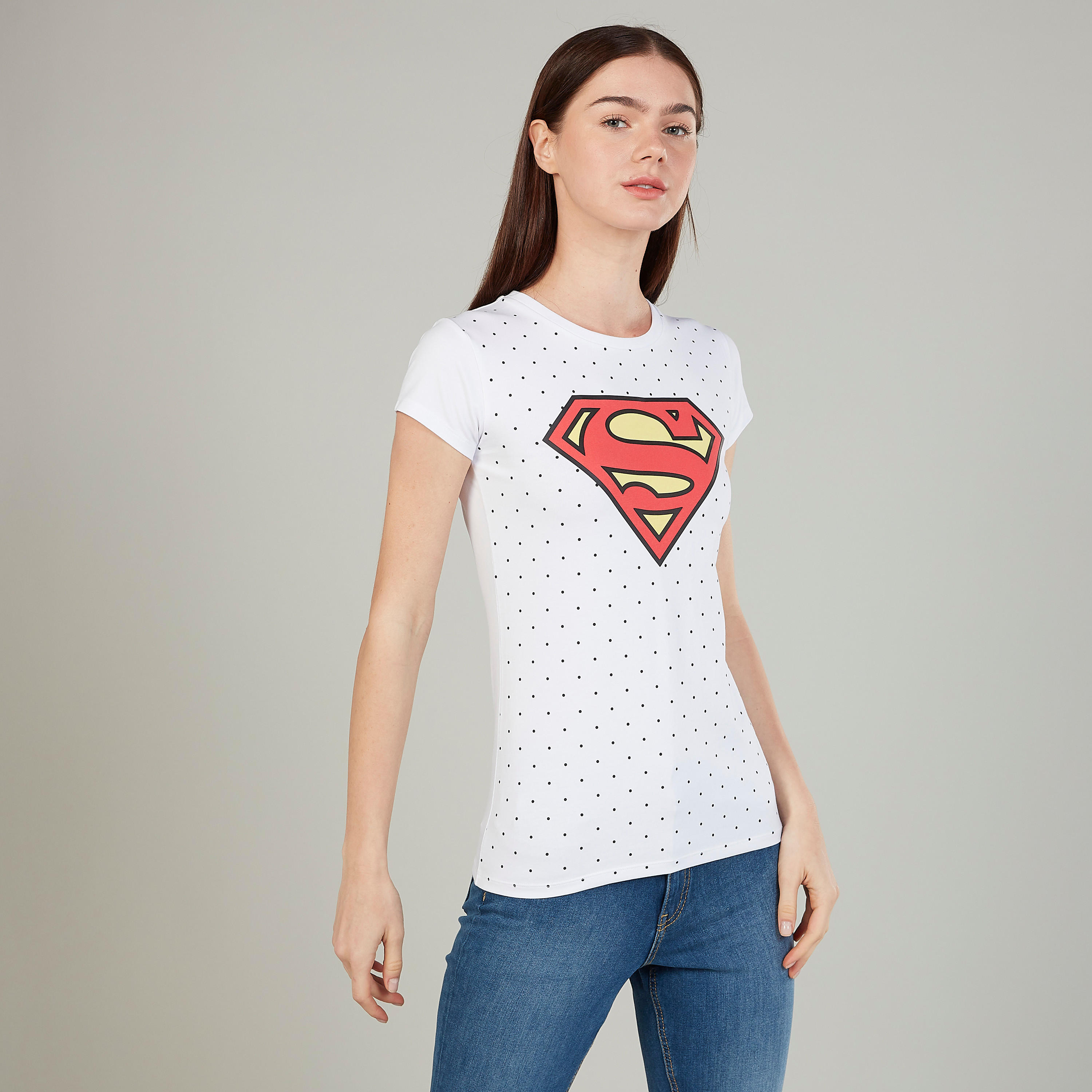 تيشيرت بياقة مستديرة وأكمام كاب وطبعات سوبرمان-women-clothing-tshirts-image-5