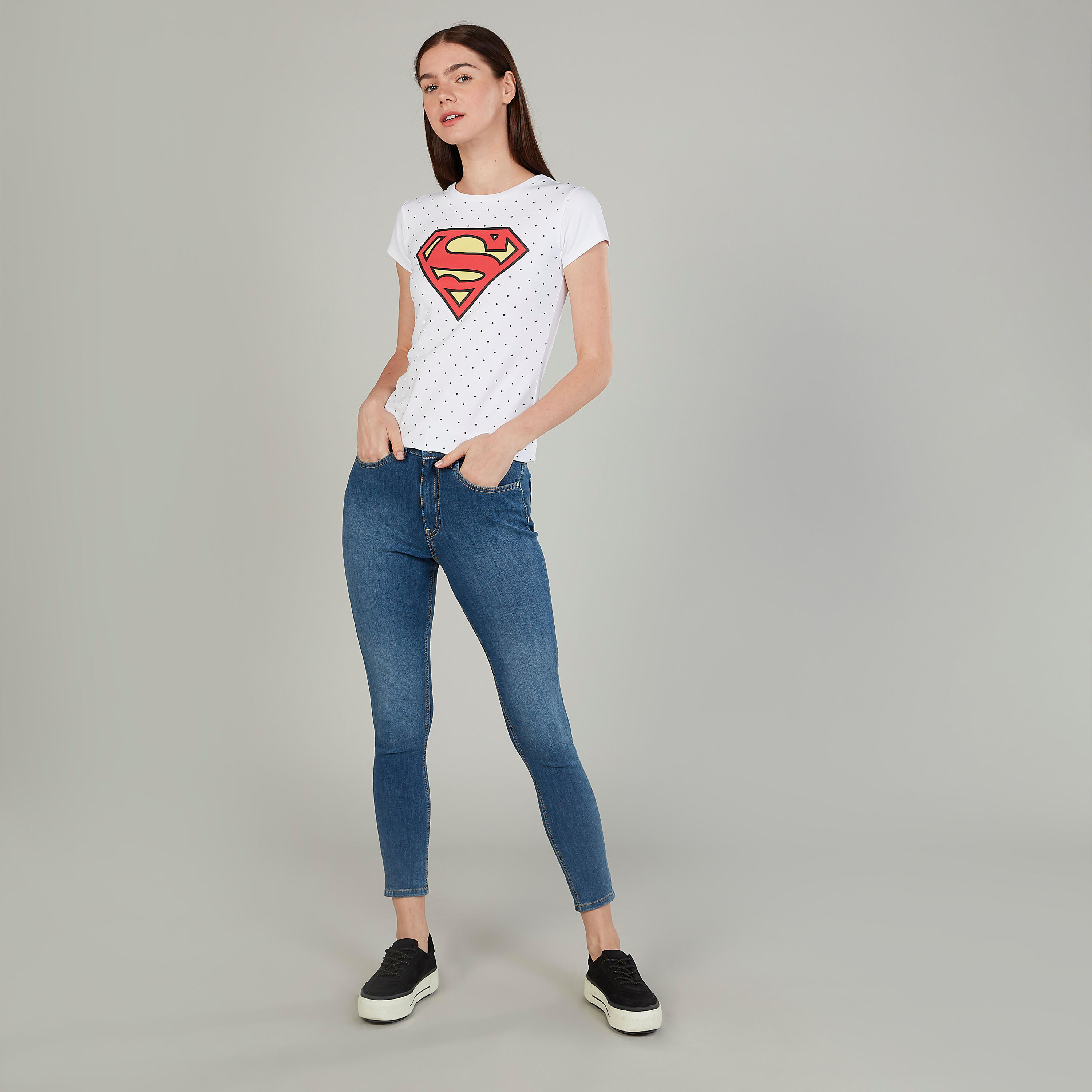 تيشيرت بياقة مستديرة وأكمام كاب وطبعات سوبرمان-women-clothing-tshirts-image-4
