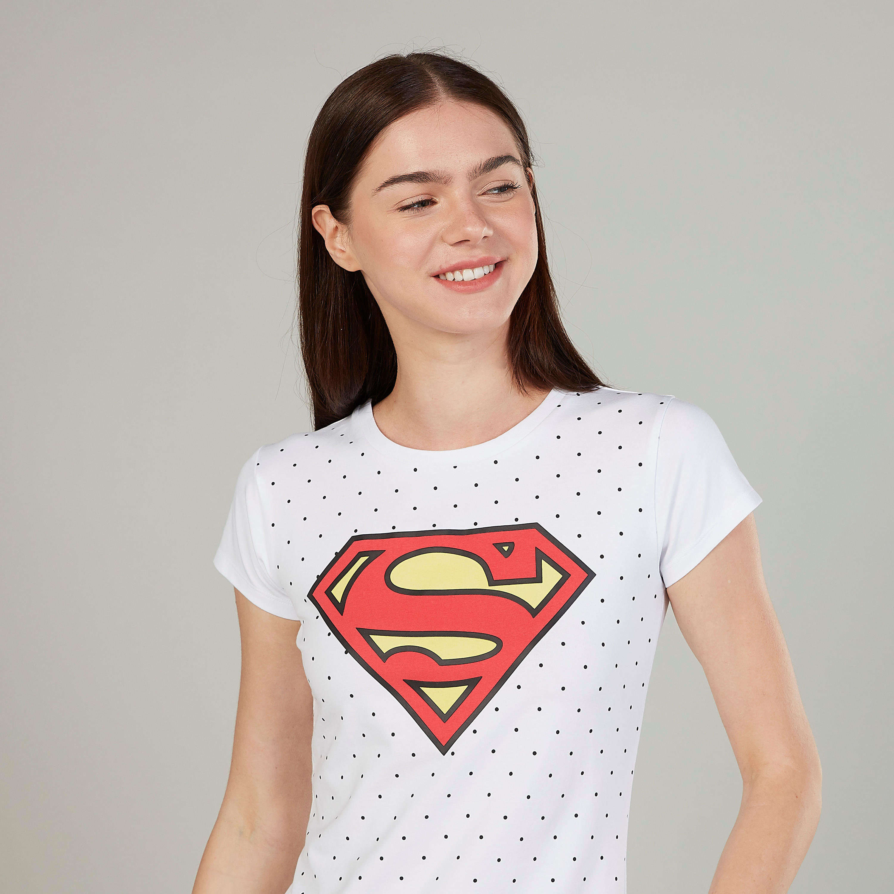 تيشيرت بياقة مستديرة وأكمام كاب وطبعات سوبرمان-women-clothing-tshirts-image-3