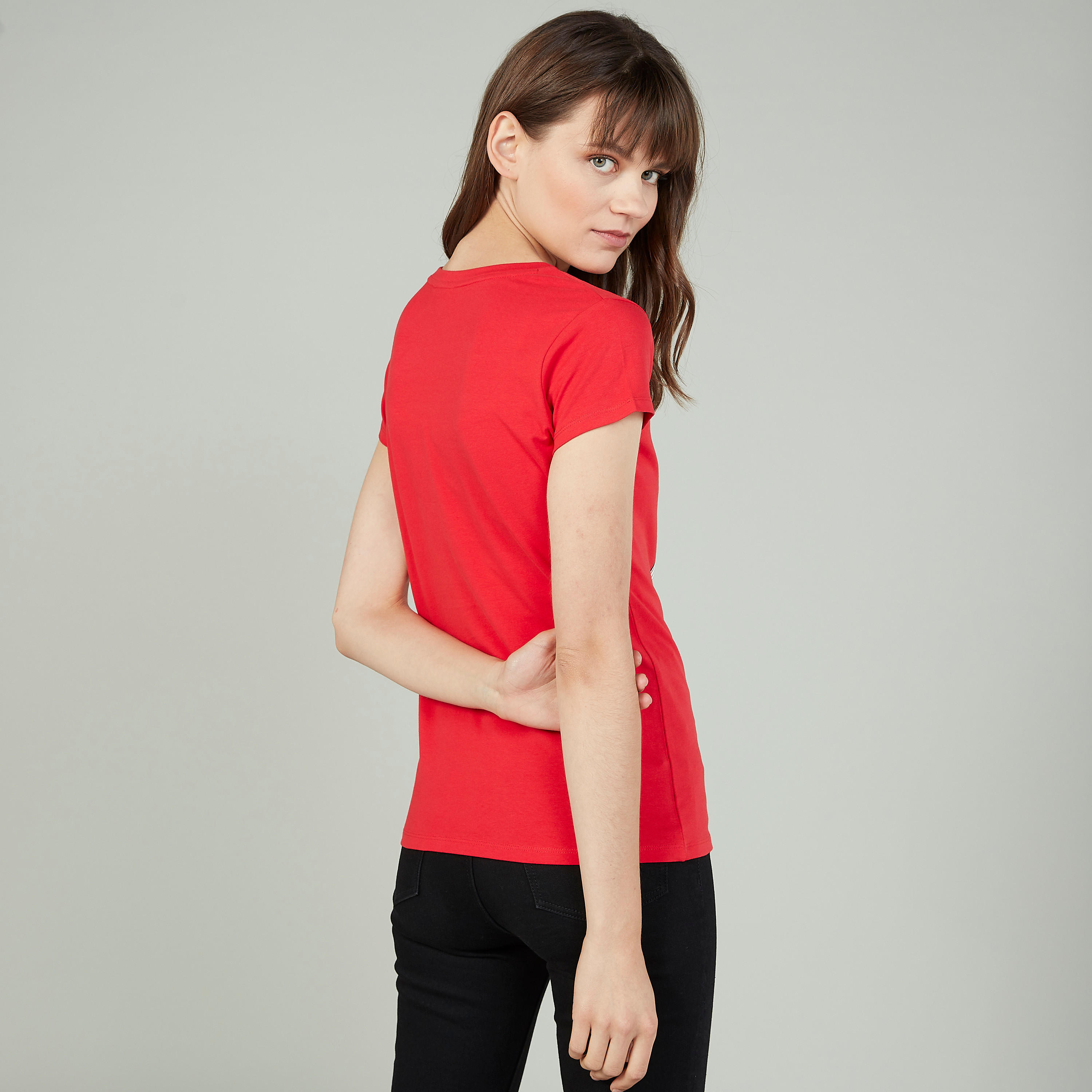 تيشيرت بياقة مستديرة وأكمام قصيرة وطبعات سنوبي-women-clothing-tshirts-image-4