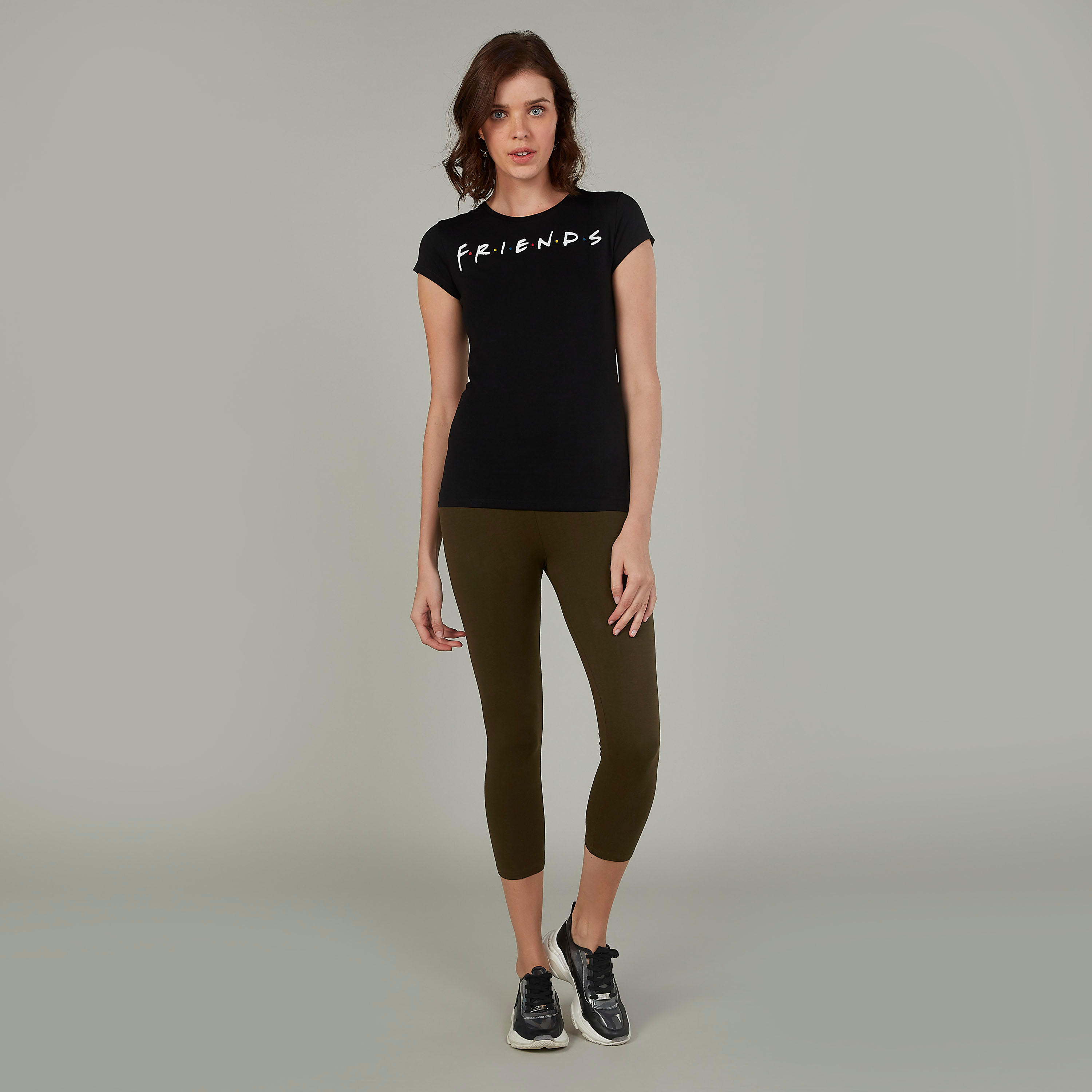 تيشيرت مستدام سكيني بأكمام قصيرة وطبعات فريندز -women-clothing-tshirts-image-2