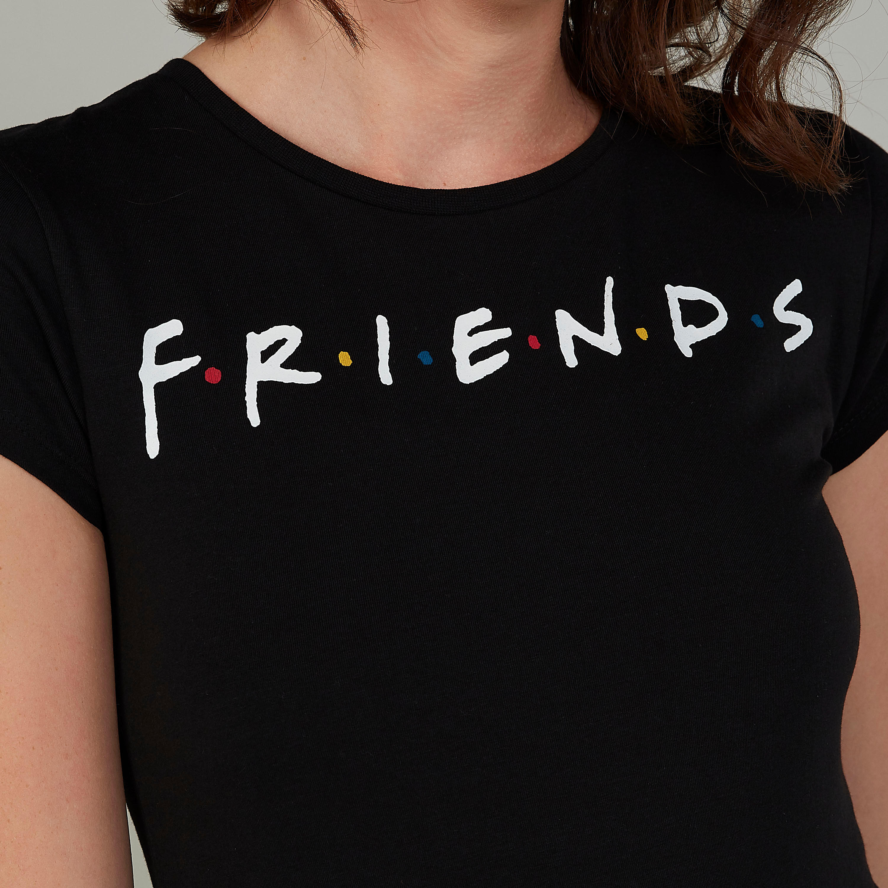 تيشيرت مستدام سكيني بأكمام قصيرة وطبعات فريندز -women-clothing-tshirts-image-3