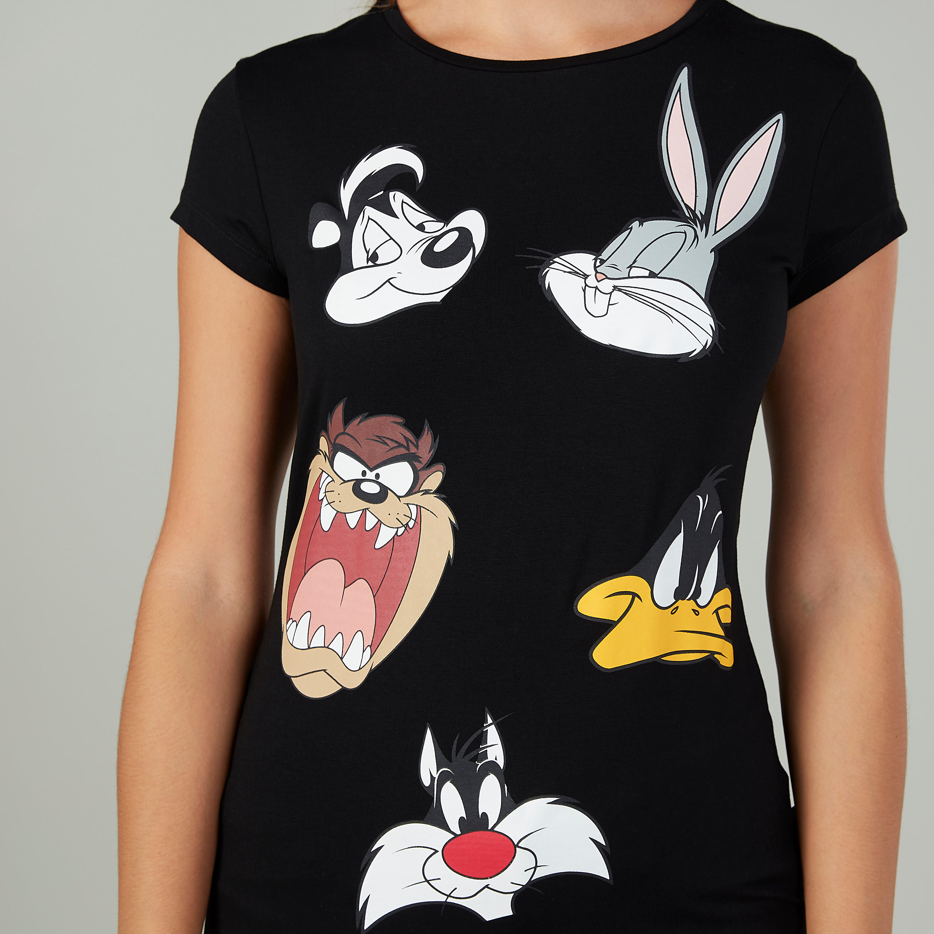 تيشيرت مستدام سكيني بياقة مستديرة وطبعات لوني تيونز-women-clothing-tshirts-image-3