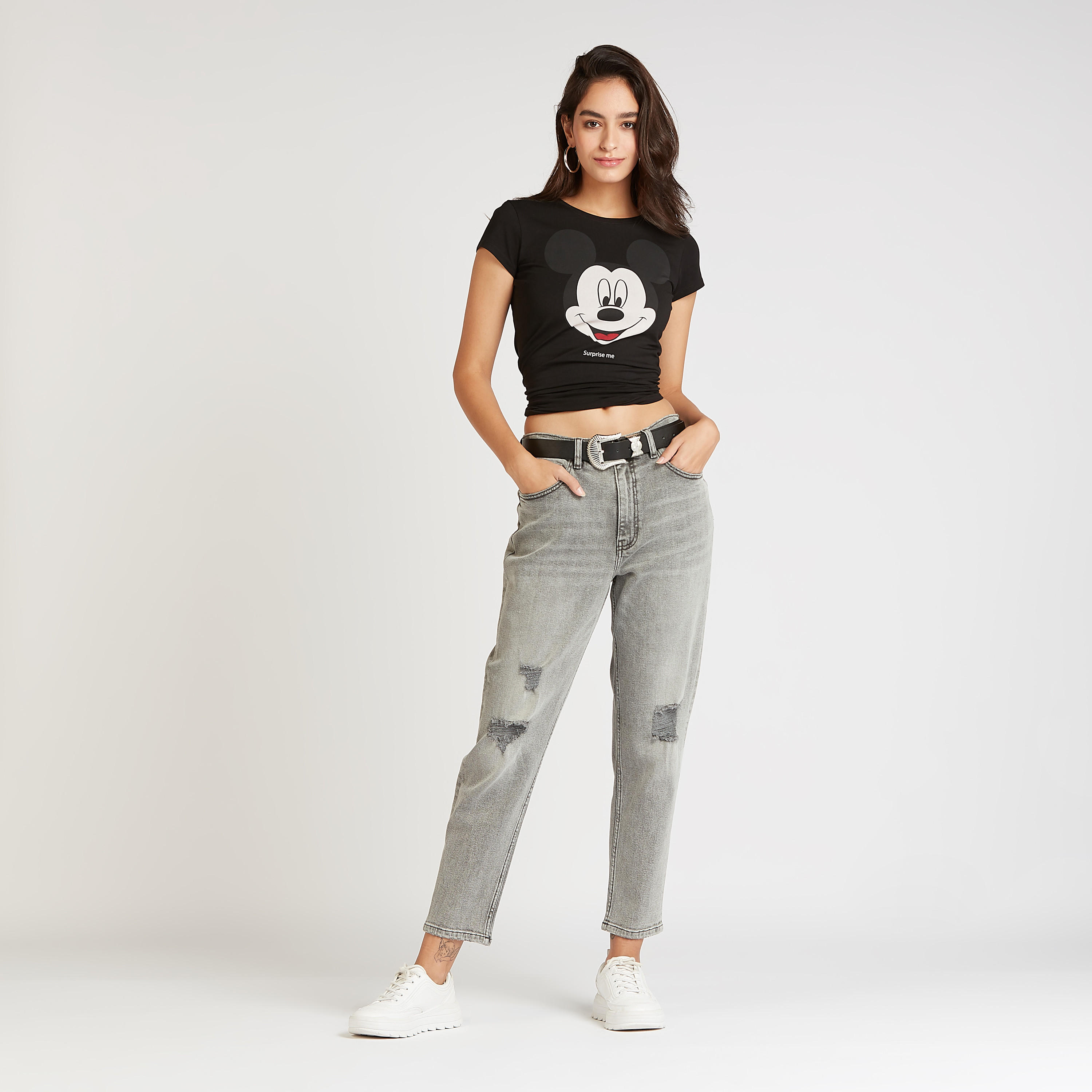 تيشيرت مستدام بياقة ضيّقة وأكمام كاب وطبعات ميكي ماوس-women-clothing-tshirts-image-2