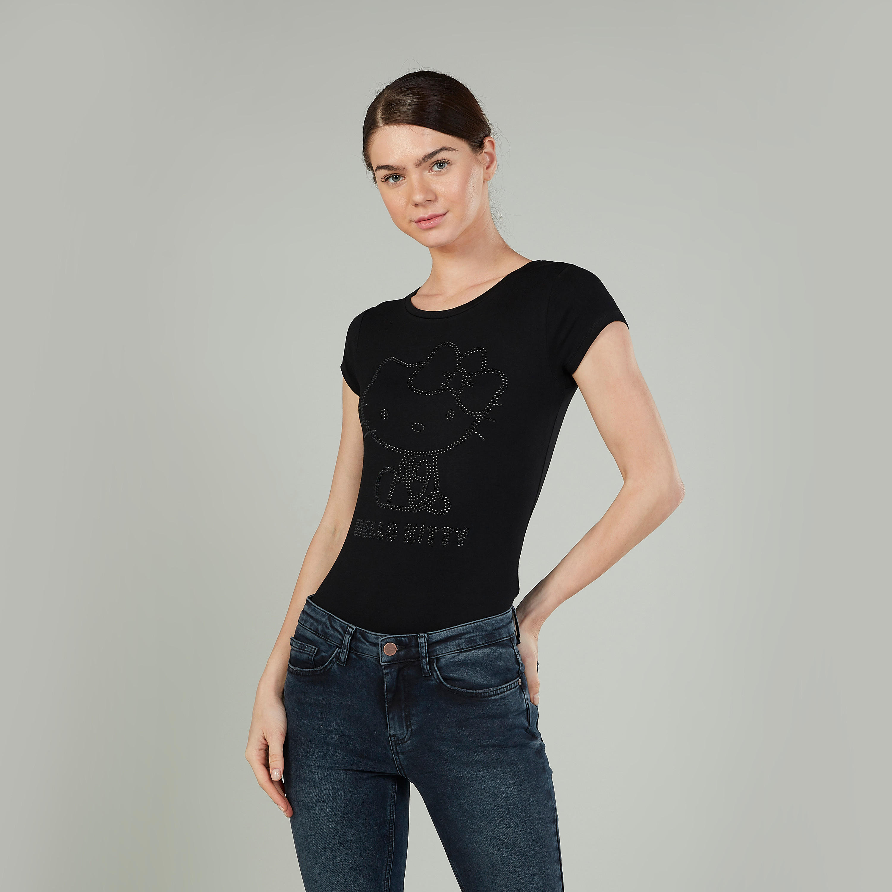 تيشيرت بياقة ضيّقة وأكمام كاب وزخارف هالو كيتي-women-clothing-tshirts-image-1