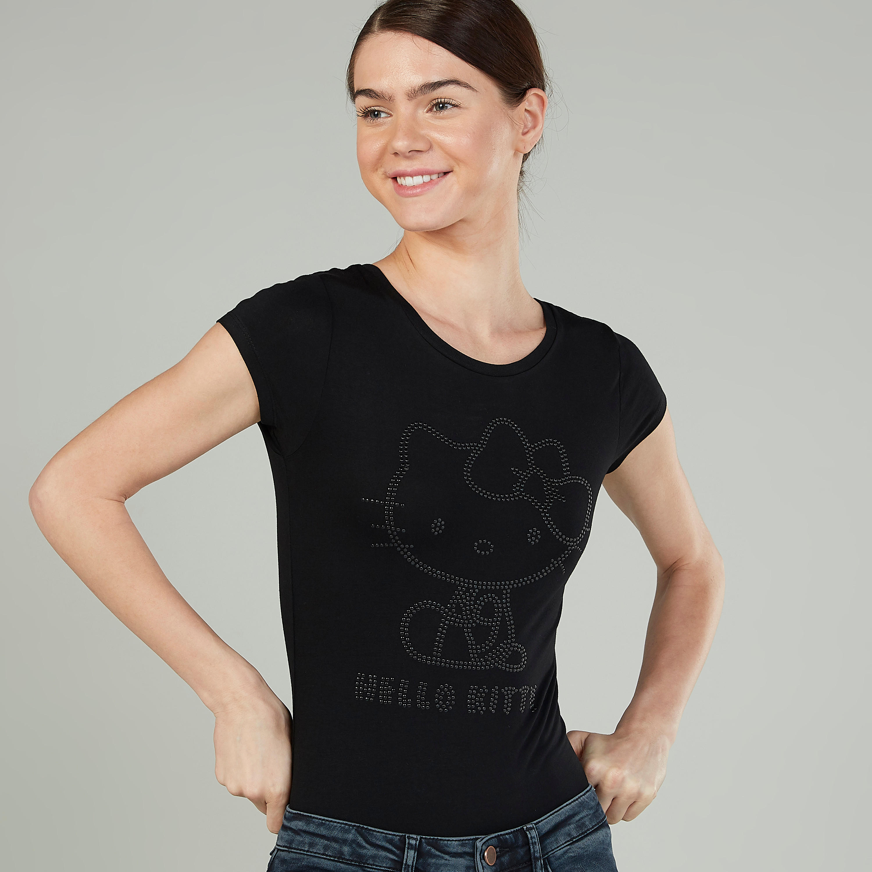 تيشيرت بياقة ضيّقة وأكمام كاب وزخارف هالو كيتي-women-clothing-tshirts-image-3