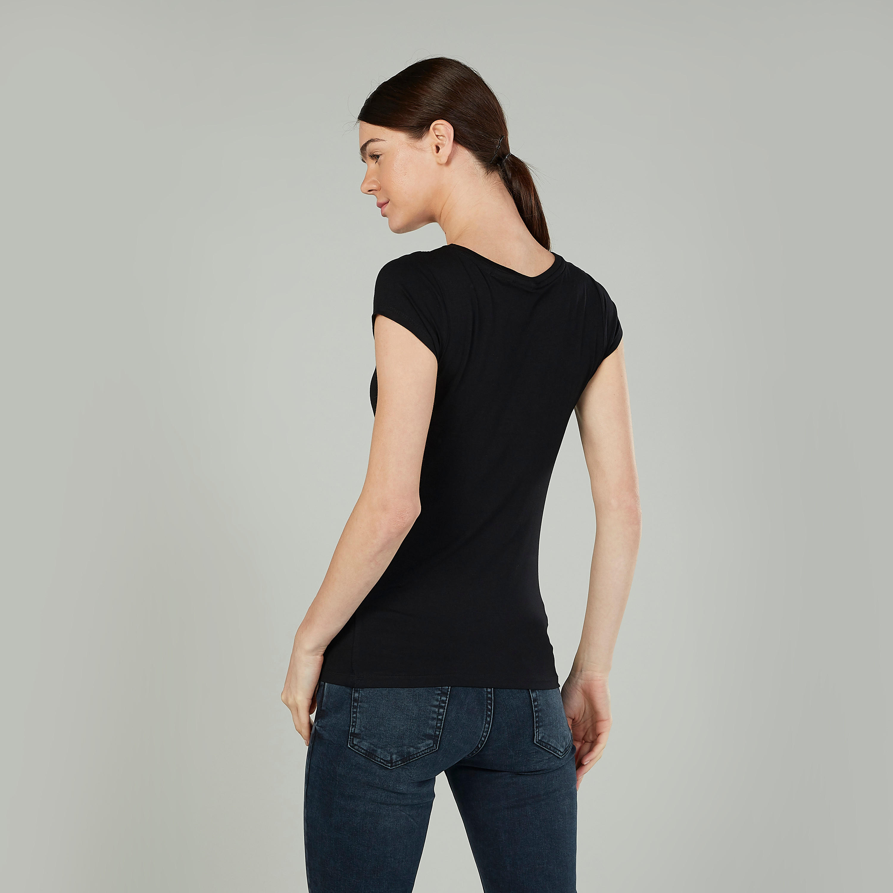 تيشيرت بياقة ضيّقة وأكمام كاب وزخارف هالو كيتي-women-clothing-tshirts-image-4