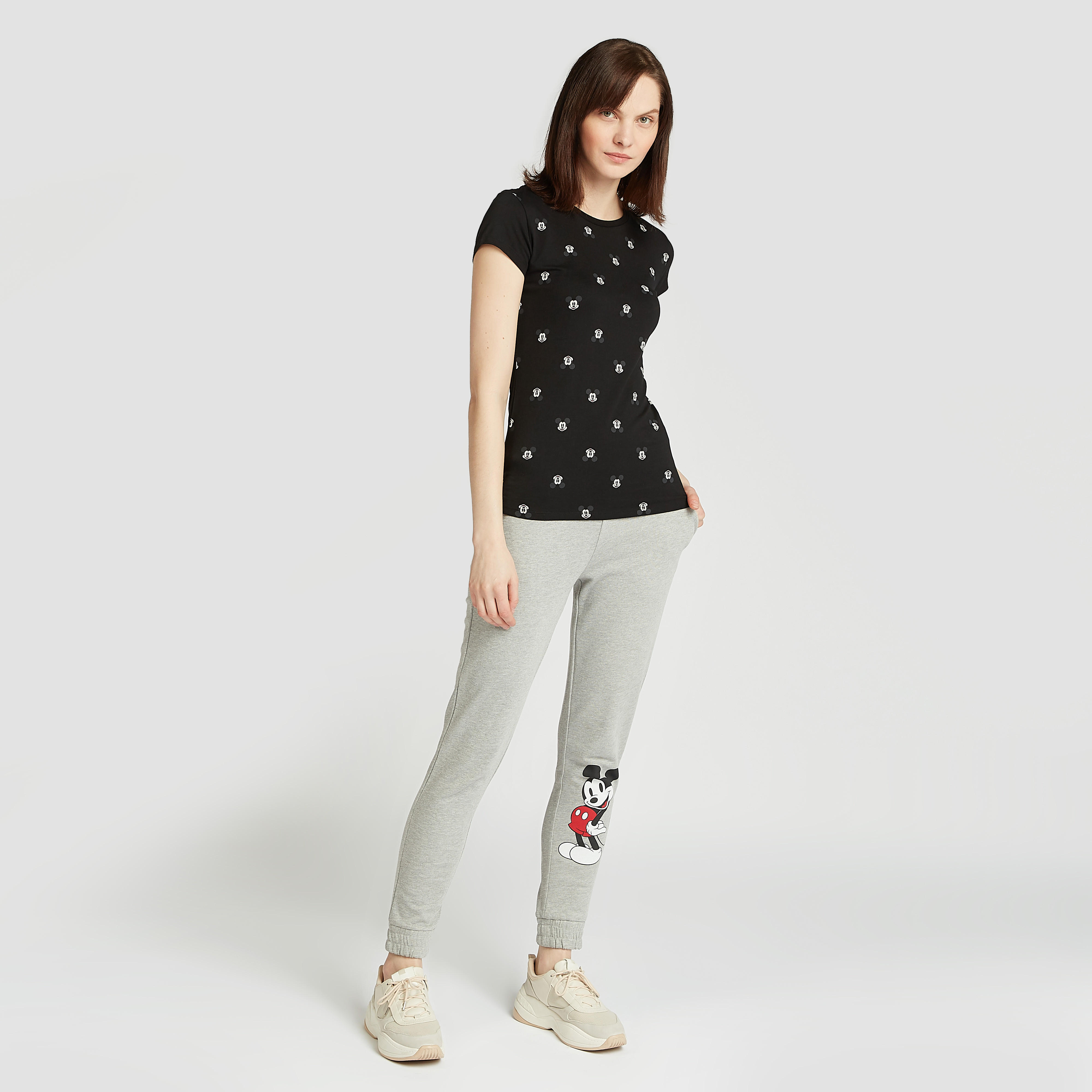 تيشيرت مستدام سكيني بطبعات ميكي ماوس وأكمام كاب-women-clothing-tshirts-image-2