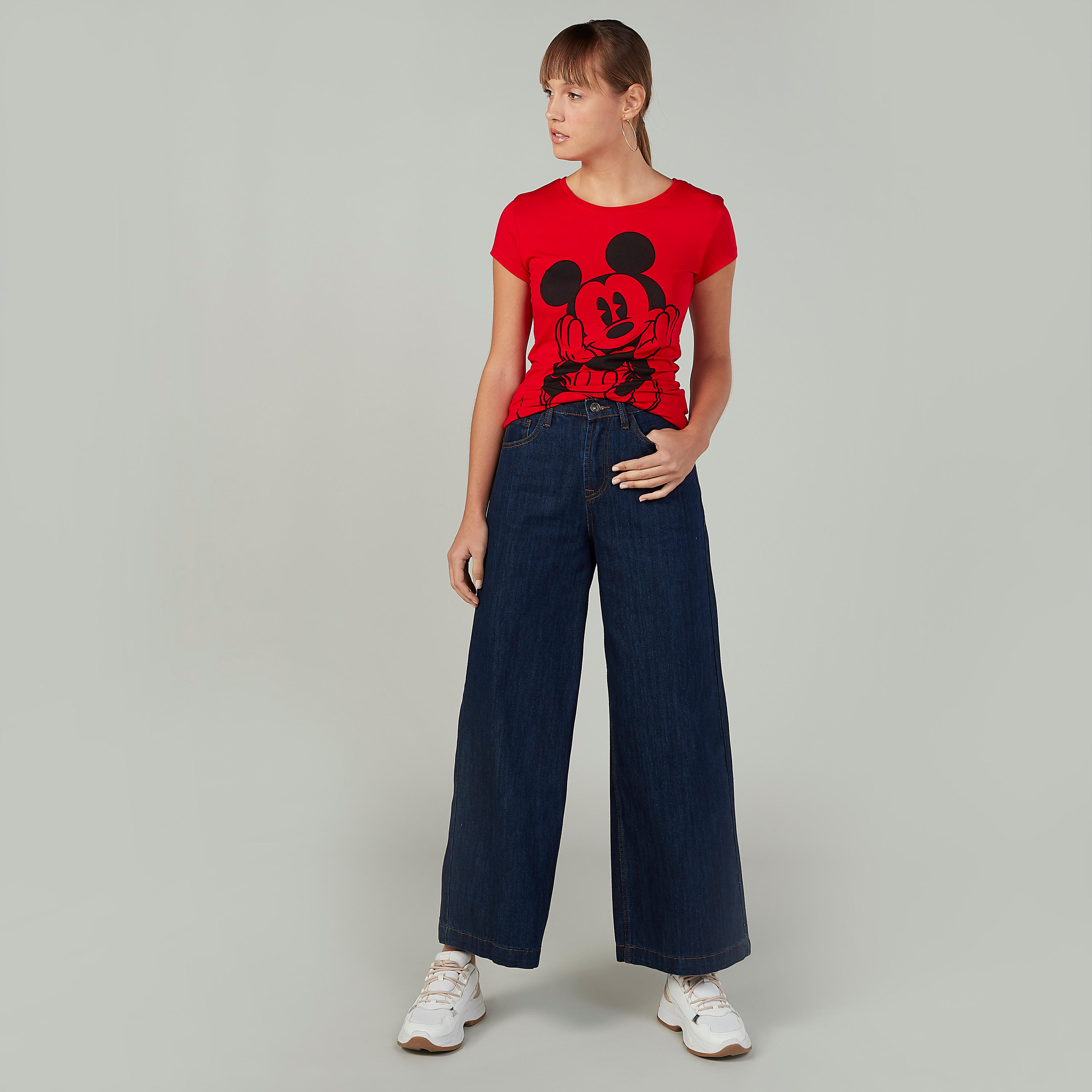 تيشيرت مستدام سكيني بياقة مستديرة وطبعات ميكي ماوس-women-clothing-tshirts-image-2