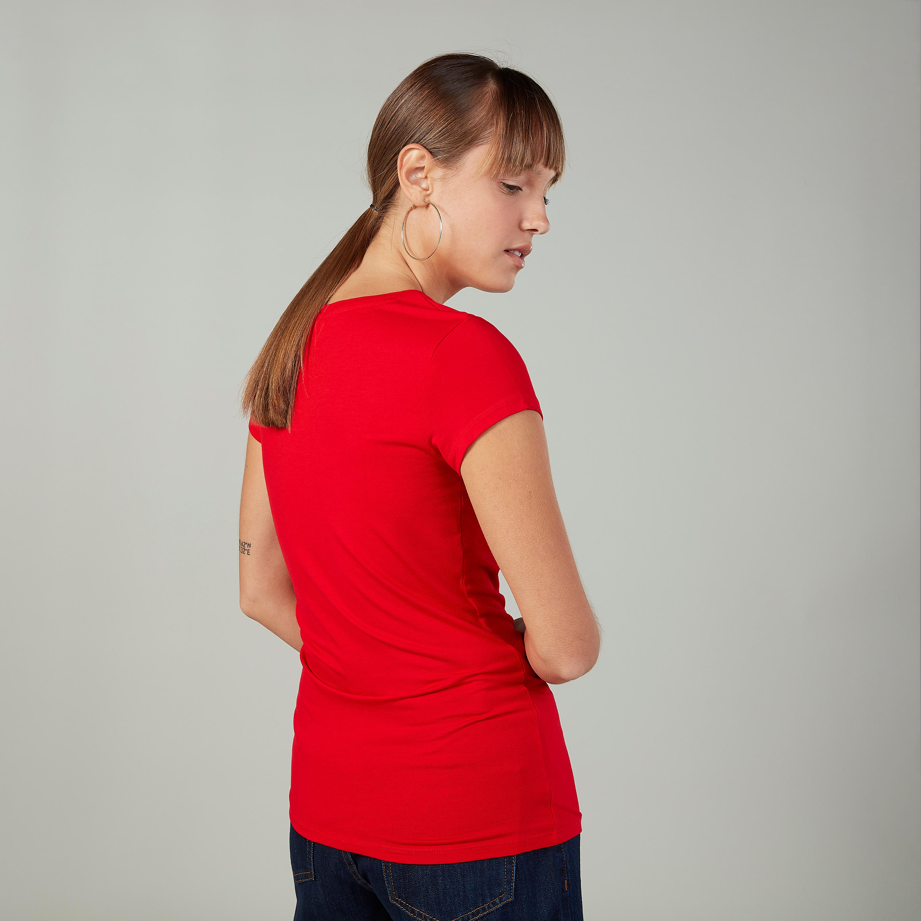 تيشيرت مستدام سكيني بياقة مستديرة وطبعات ميكي ماوس-women-clothing-tshirts-image-4