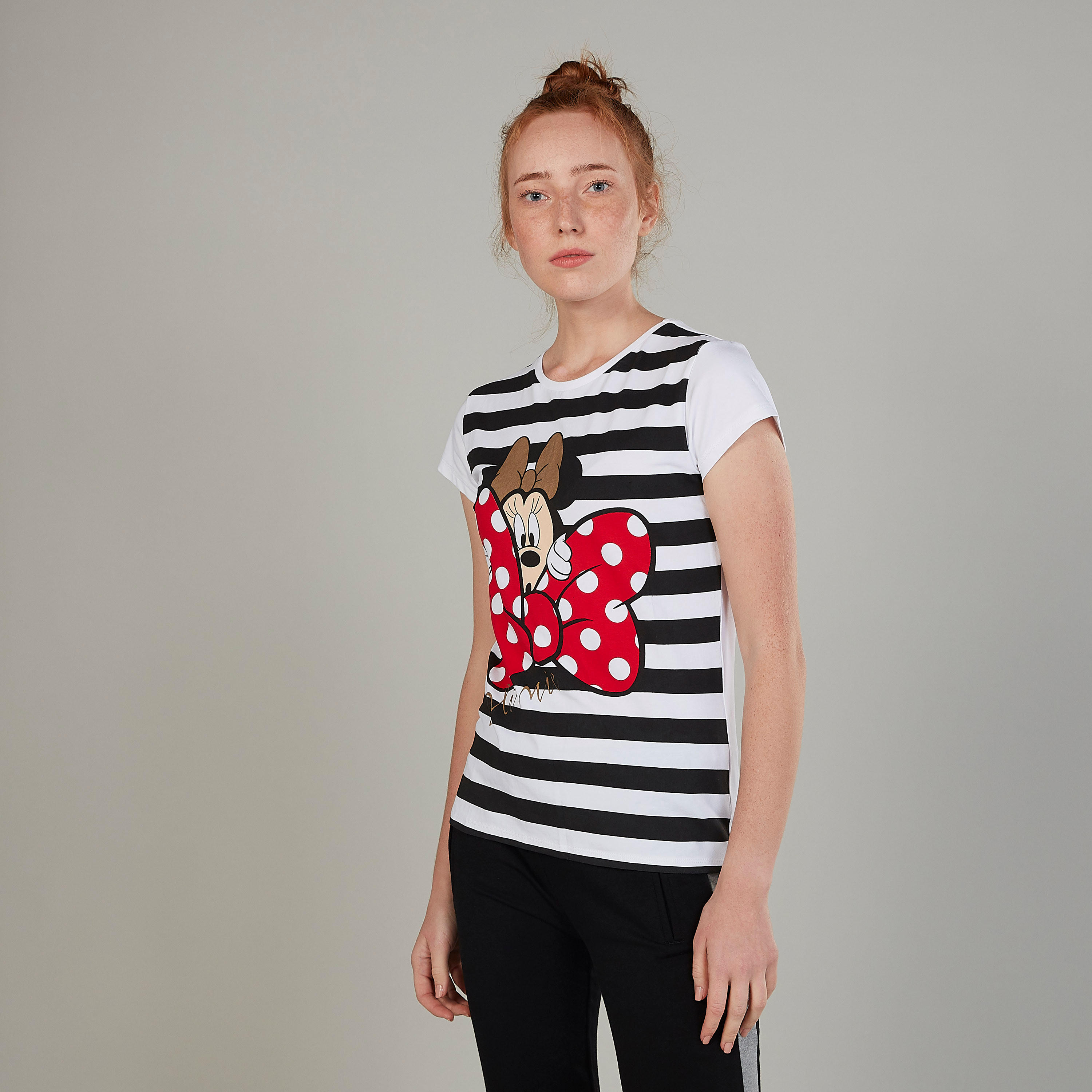 تيشيرت مستدام سكيني فيت بياقة ضيّقة وطبعات ميني ماوس-women-clothing-tshirts-image-1