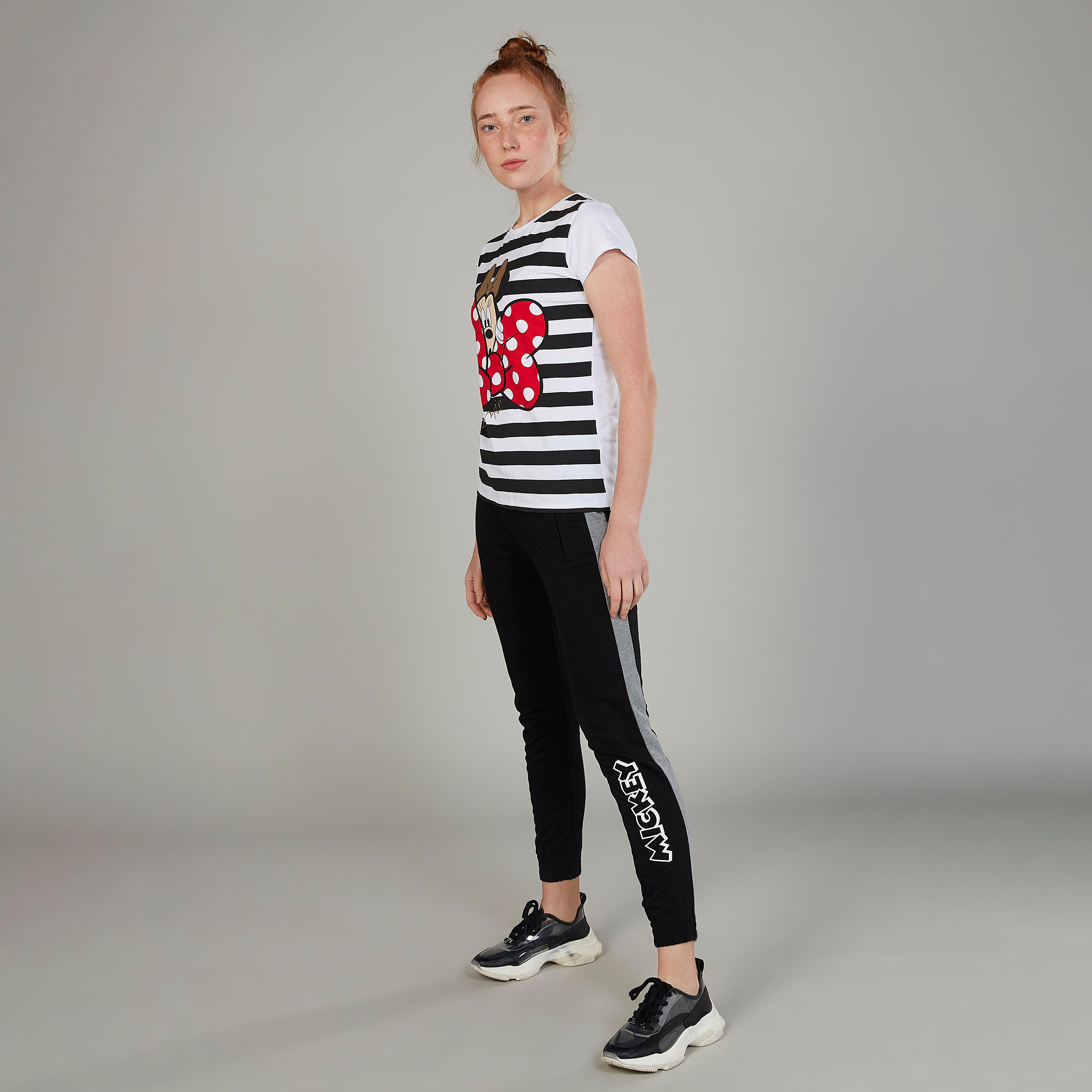 تيشيرت مستدام سكيني فيت بياقة ضيّقة وطبعات ميني ماوس-women-clothing-tshirts-image-2
