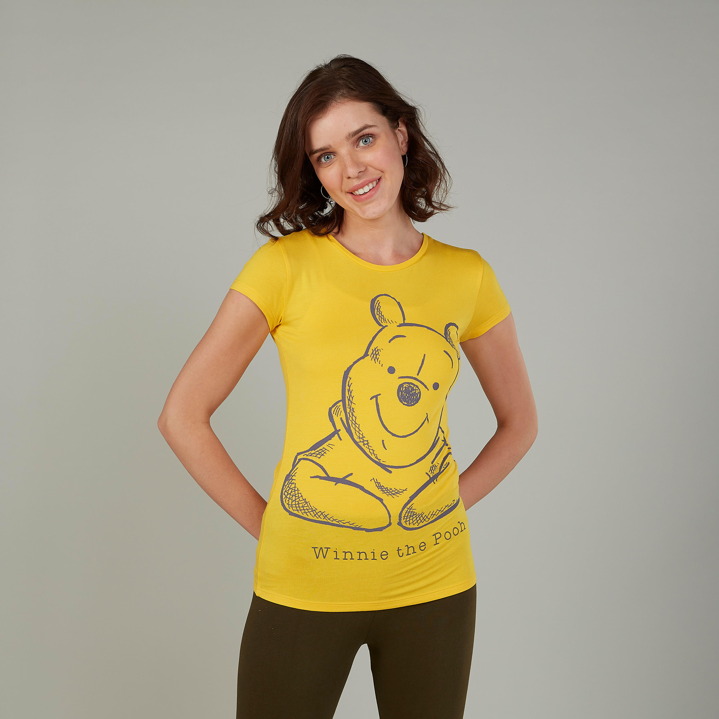 تيشيرت سكيني بأكمام كاب وطبعات ويني ذا بوه من خامات مستدامة-women-clothing-tshirts-image-1