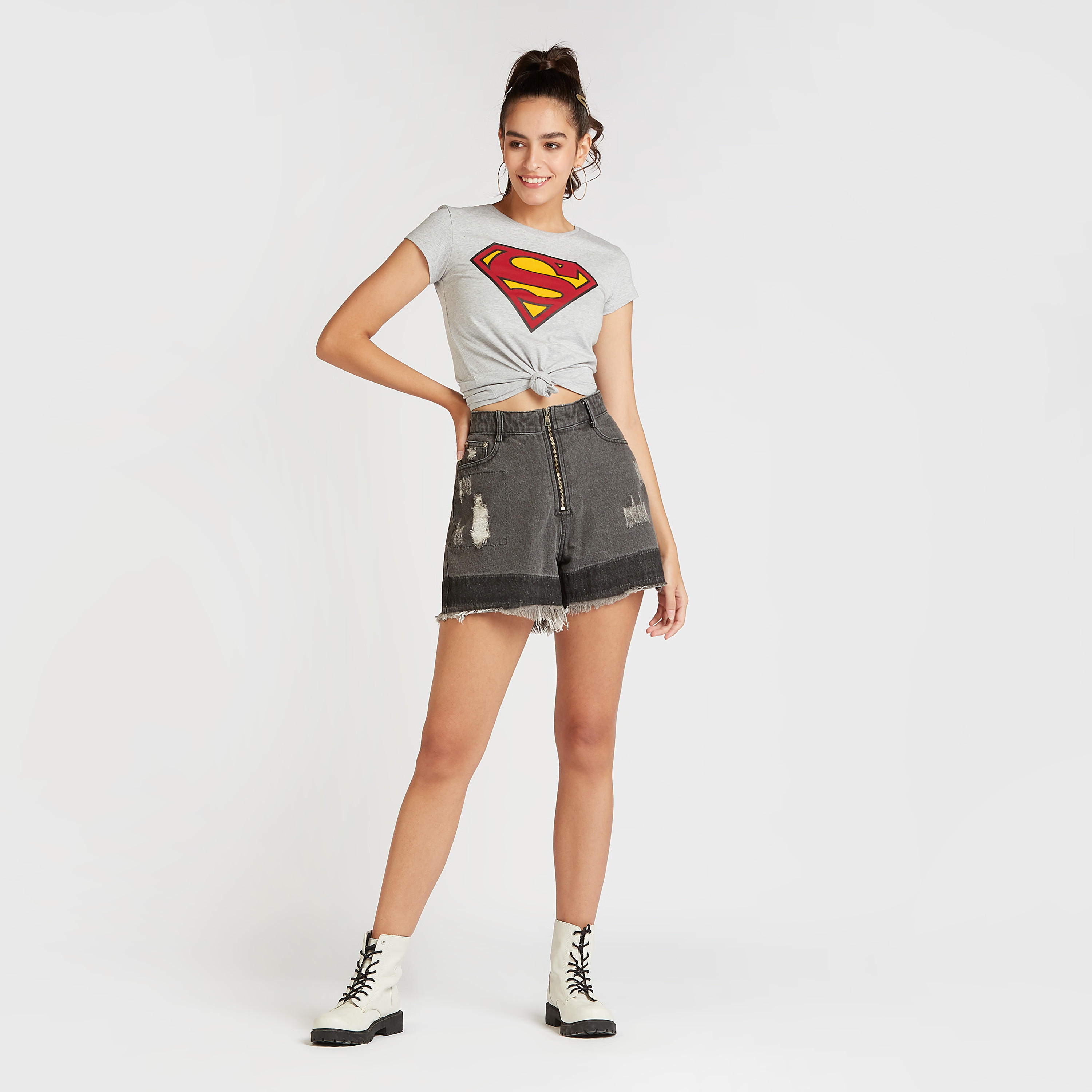 تيشيرت بقصة سكيني بياقة ضيقة وأكمام كاب وطبعات سوير مان-women-clothing-tshirts-image-2