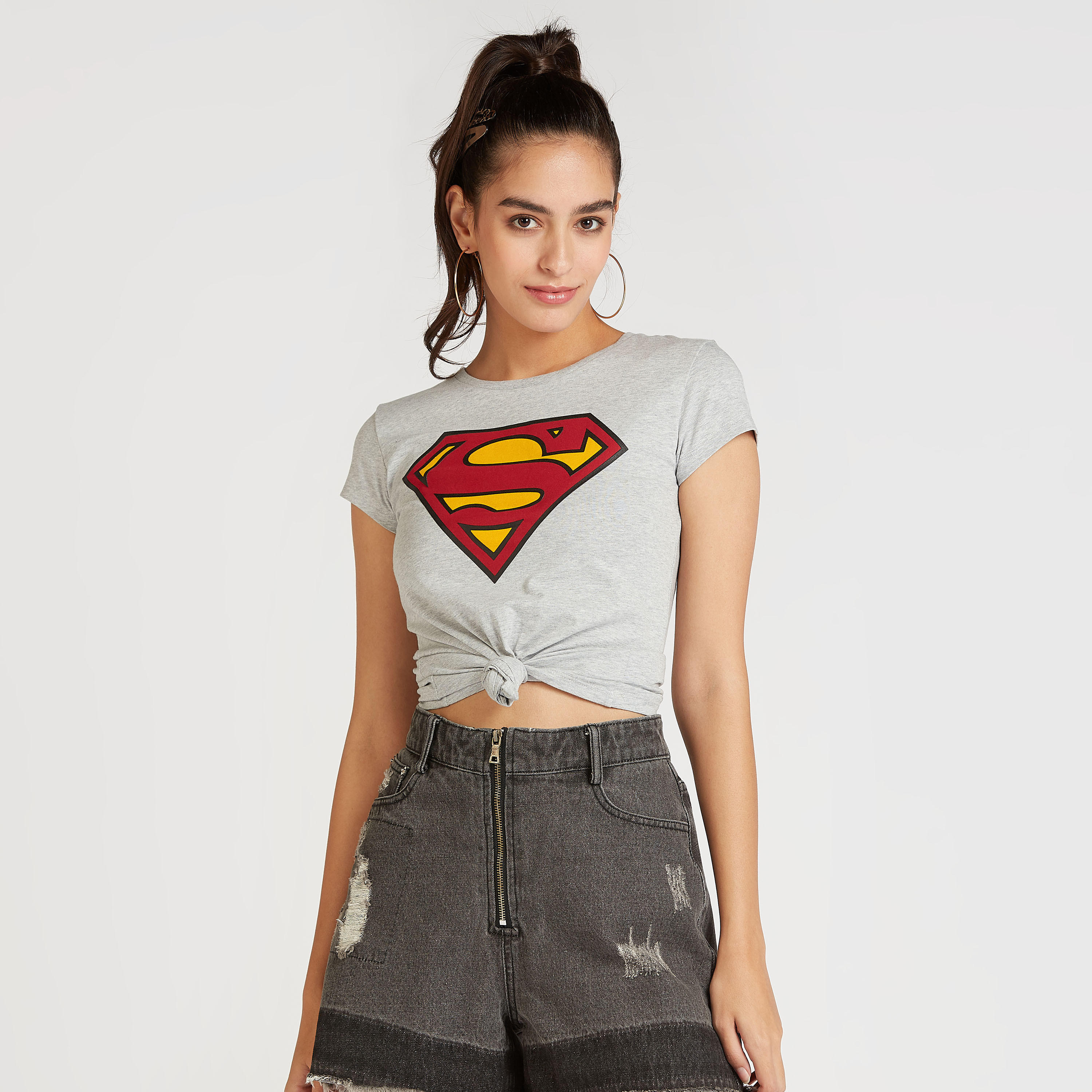 تيشيرت بقصة سكيني بياقة ضيقة وأكمام كاب وطبعات سوير مان-women-clothing-tshirts-image-3