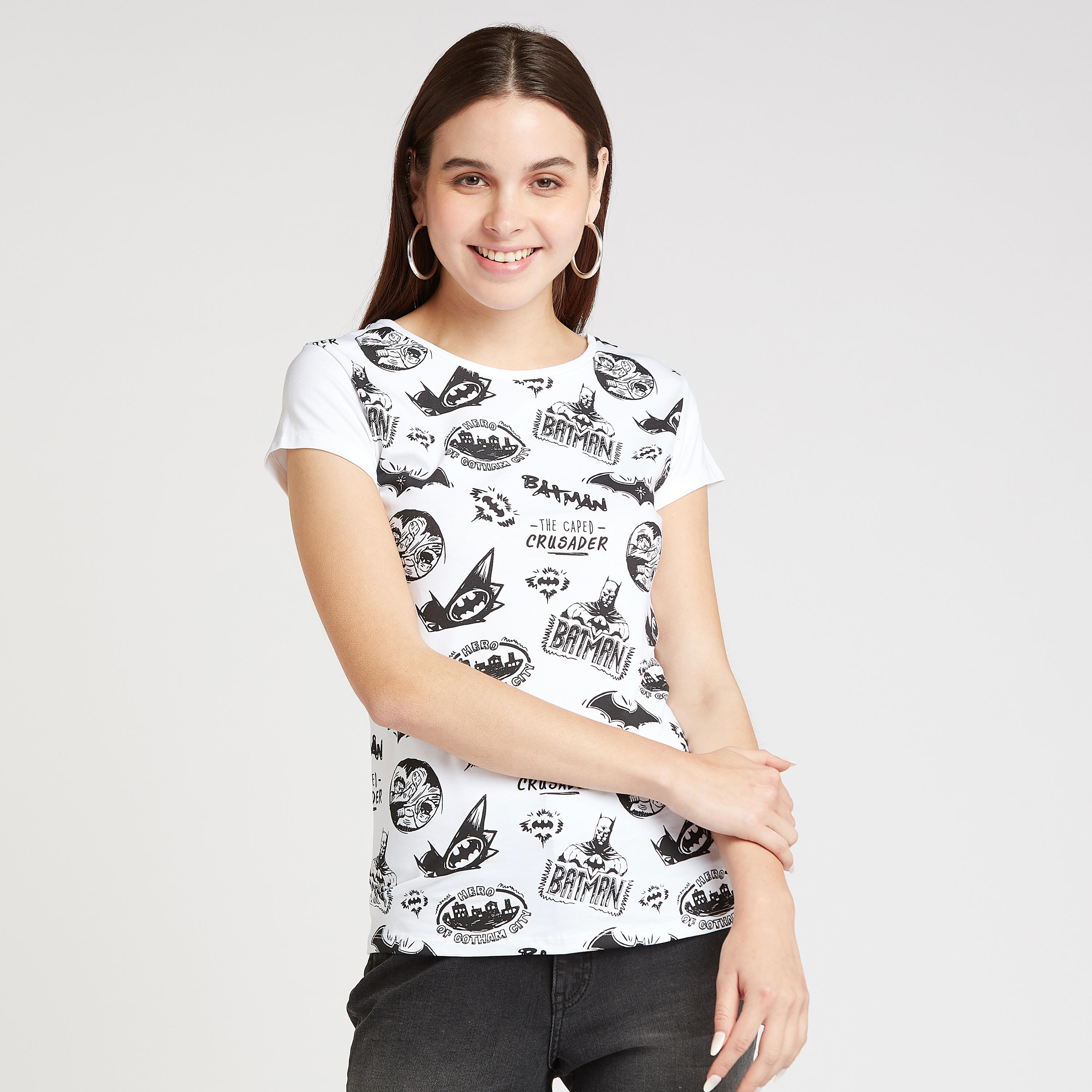 تيشيرت بقصّة سكيني وياقة مستديرة وأكمام كاب وطبعات باتمان-women-clothing-tshirts-image-1