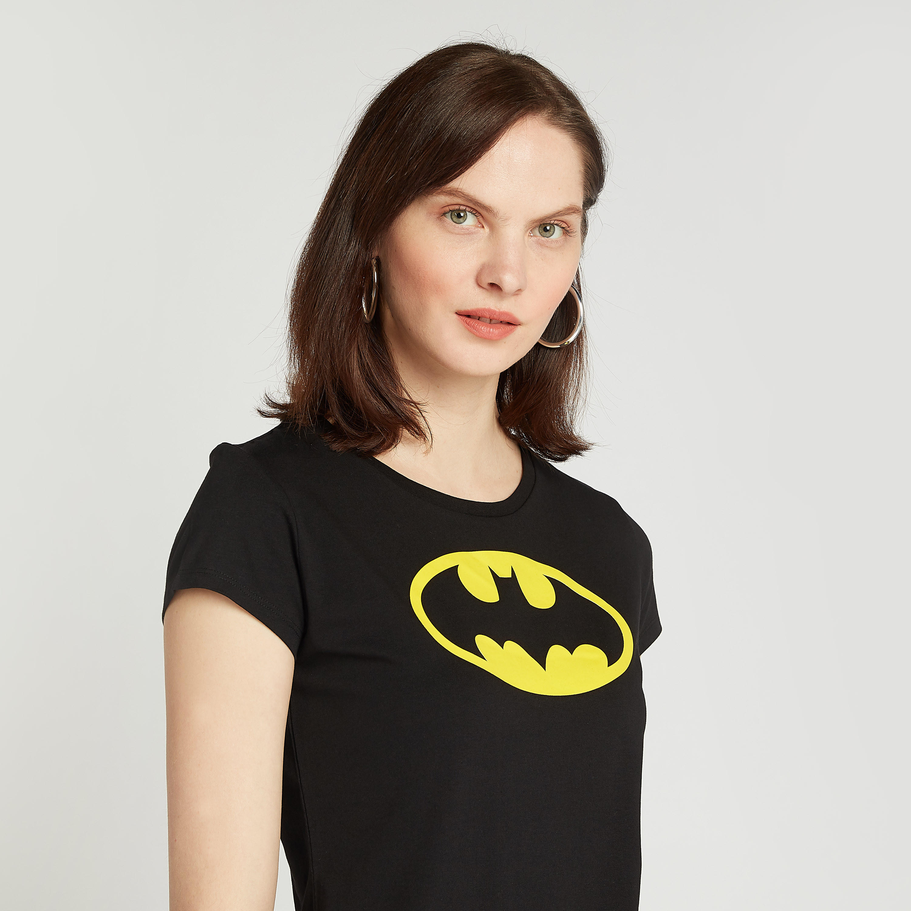تيشيرت سكيني بياقة مستديرة وأكمام كاب وطبعات باتمان-women-clothing-tshirts-image-3