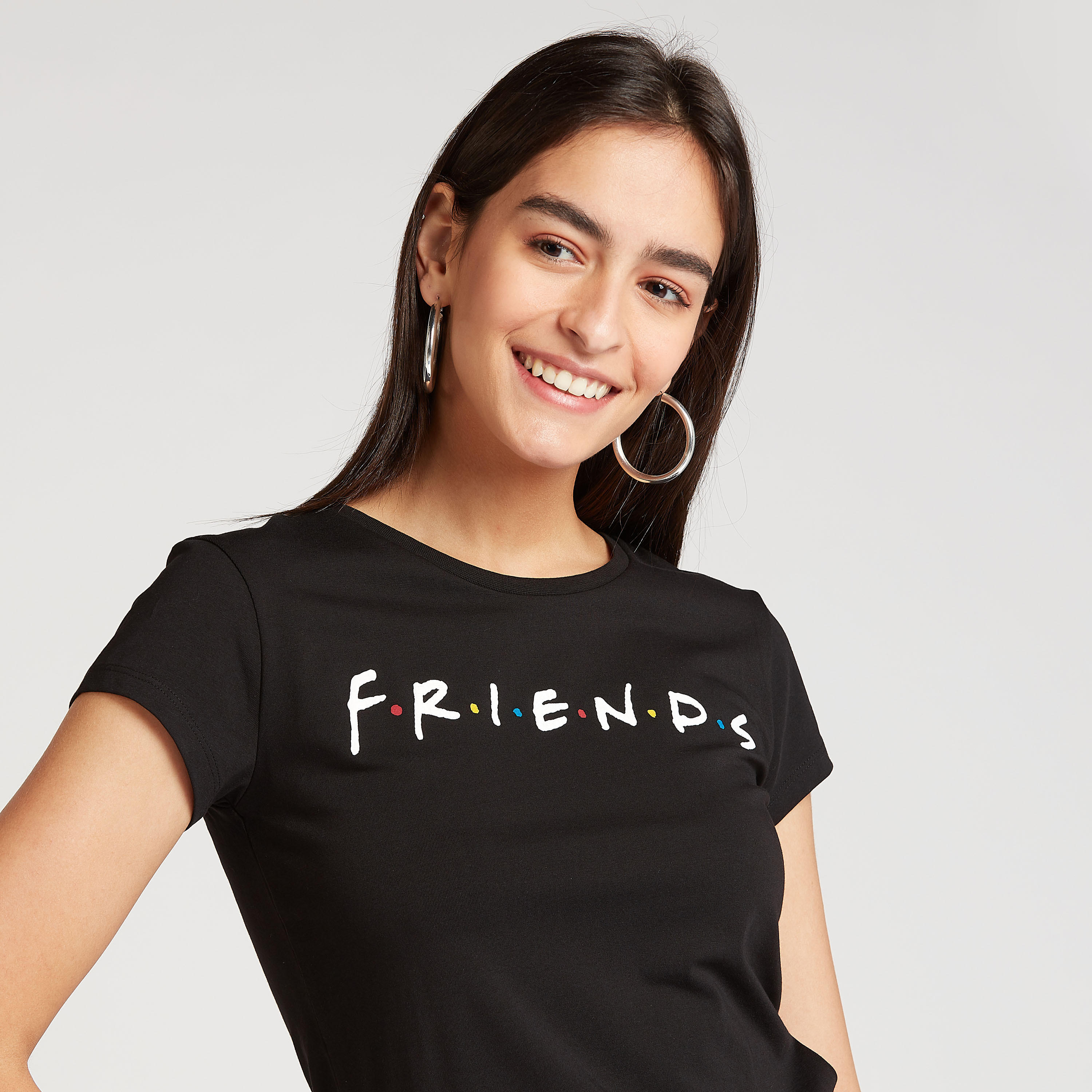 تيشيرت بقصة سكيني بياقة ضيقة وأكمام كاب وطبعات فريندز-women-clothing-tshirts-image-3