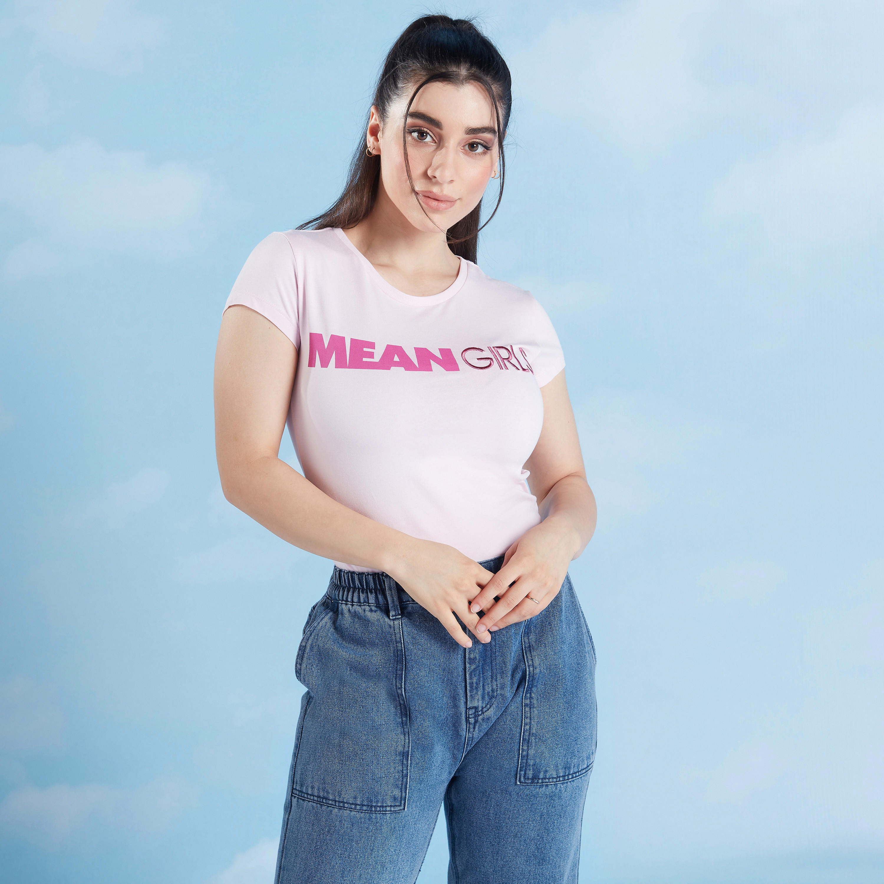 تيشيرت مطرّز بقصّة سكيني وياقة ضيقة وأكمام كاب-women-clothing-tshirts-image-1