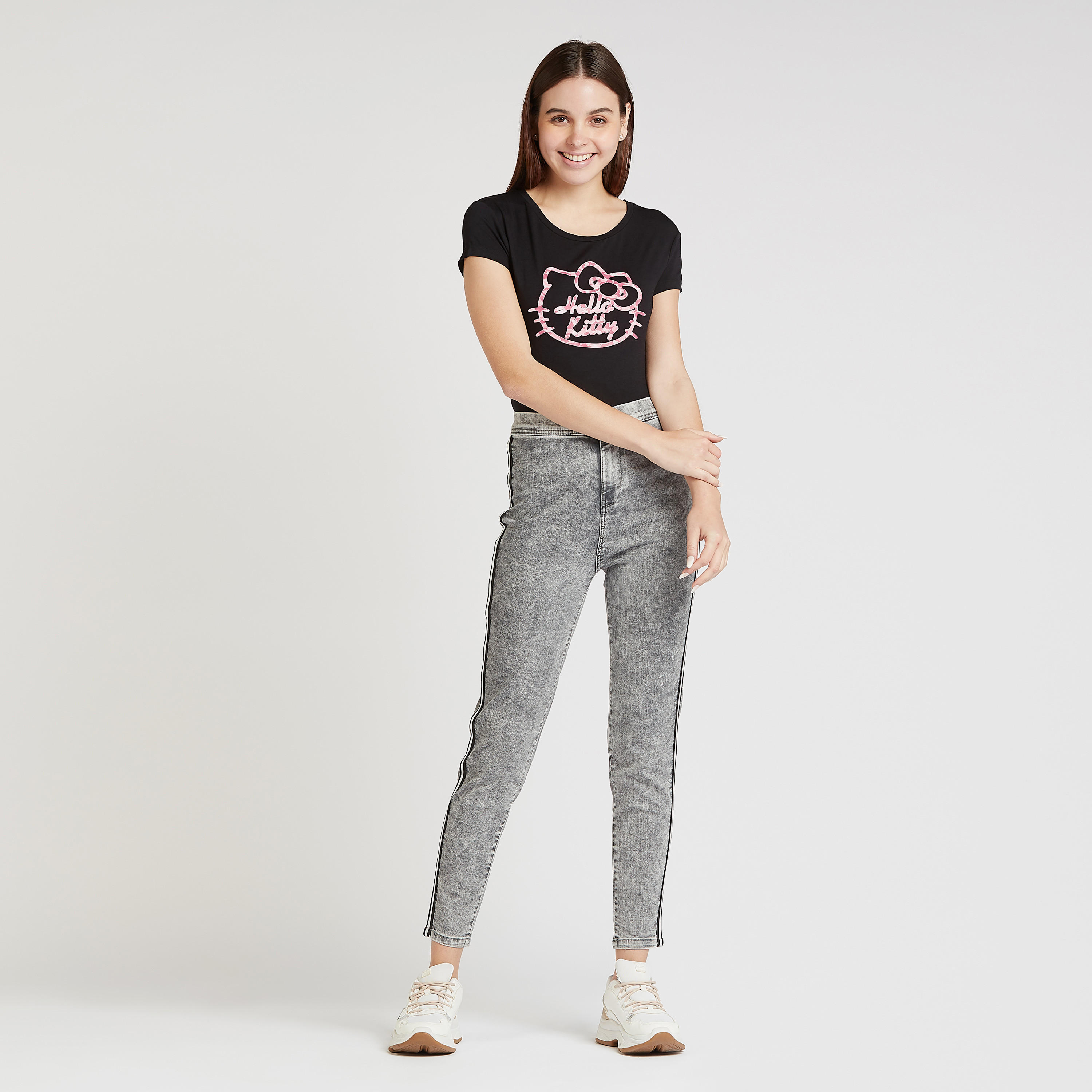 تيشيرت سكيني بياقة مستديرة وأكمام قصيرة وطبعات هالو كيتي-women-clothing-tshirts-image-2