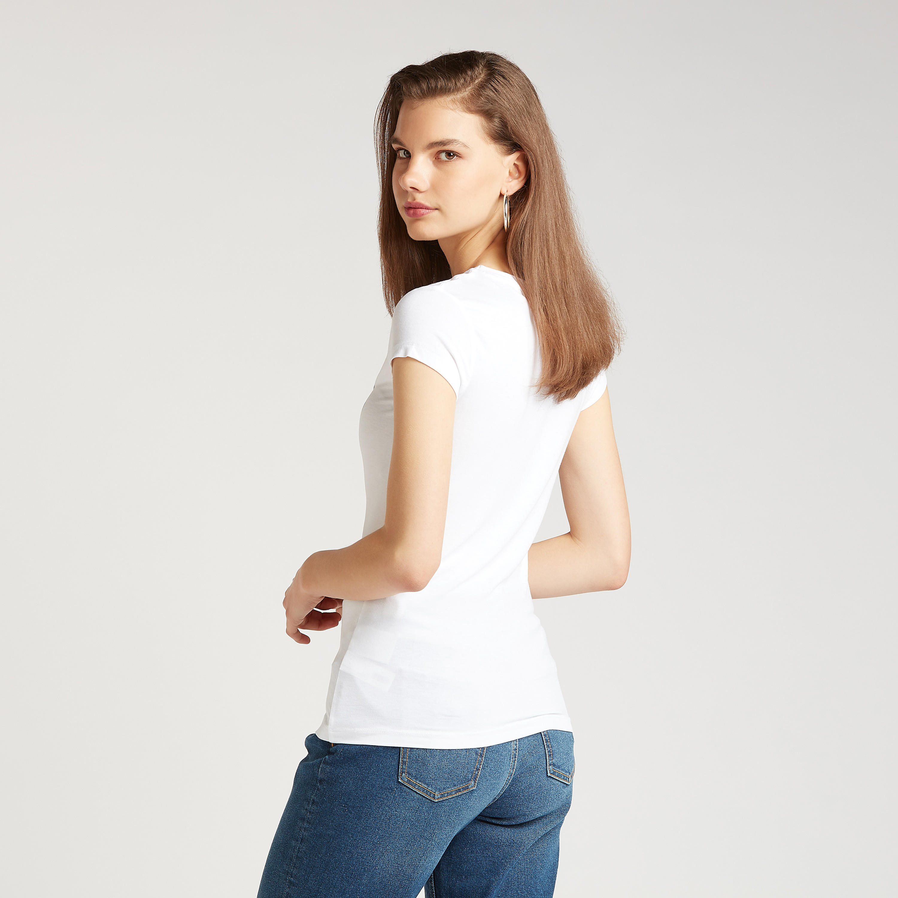 تيشيرت سكيني بياقة ضيّقة وأكمام كاب وطبعات ميني ماوس-women-clothing-tshirts-image-4