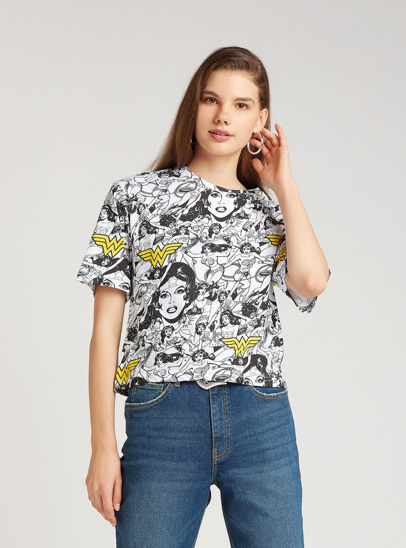 تيشيرت بياقة ضيقة وأكمام قصيرة وطبعات ووندر وومان-women-clothing-tshirts-image-1