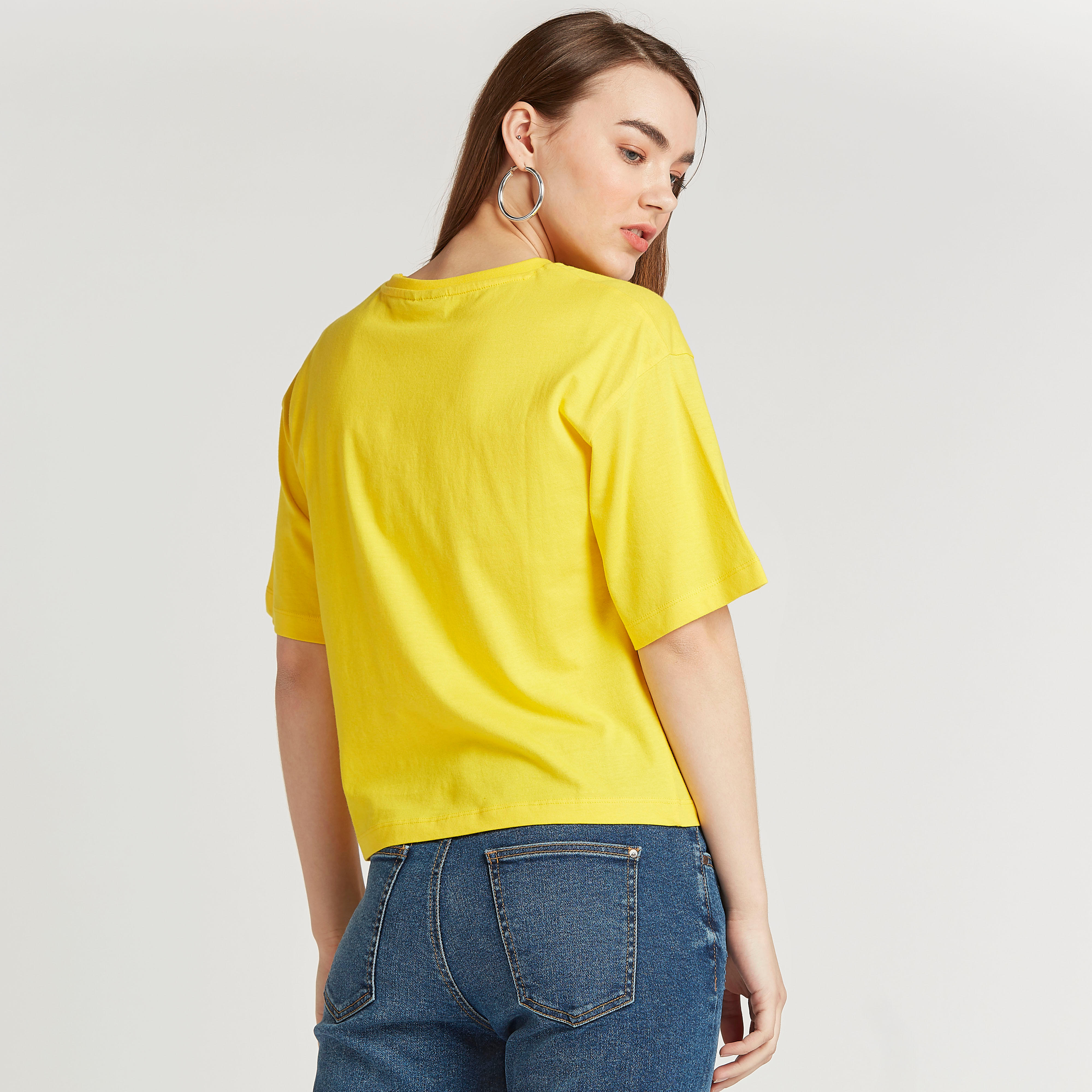 تيشيرت بياقة ضيقة وأكمام قصيرة وطبعات سنوبي-women-clothing-tshirts-image-3