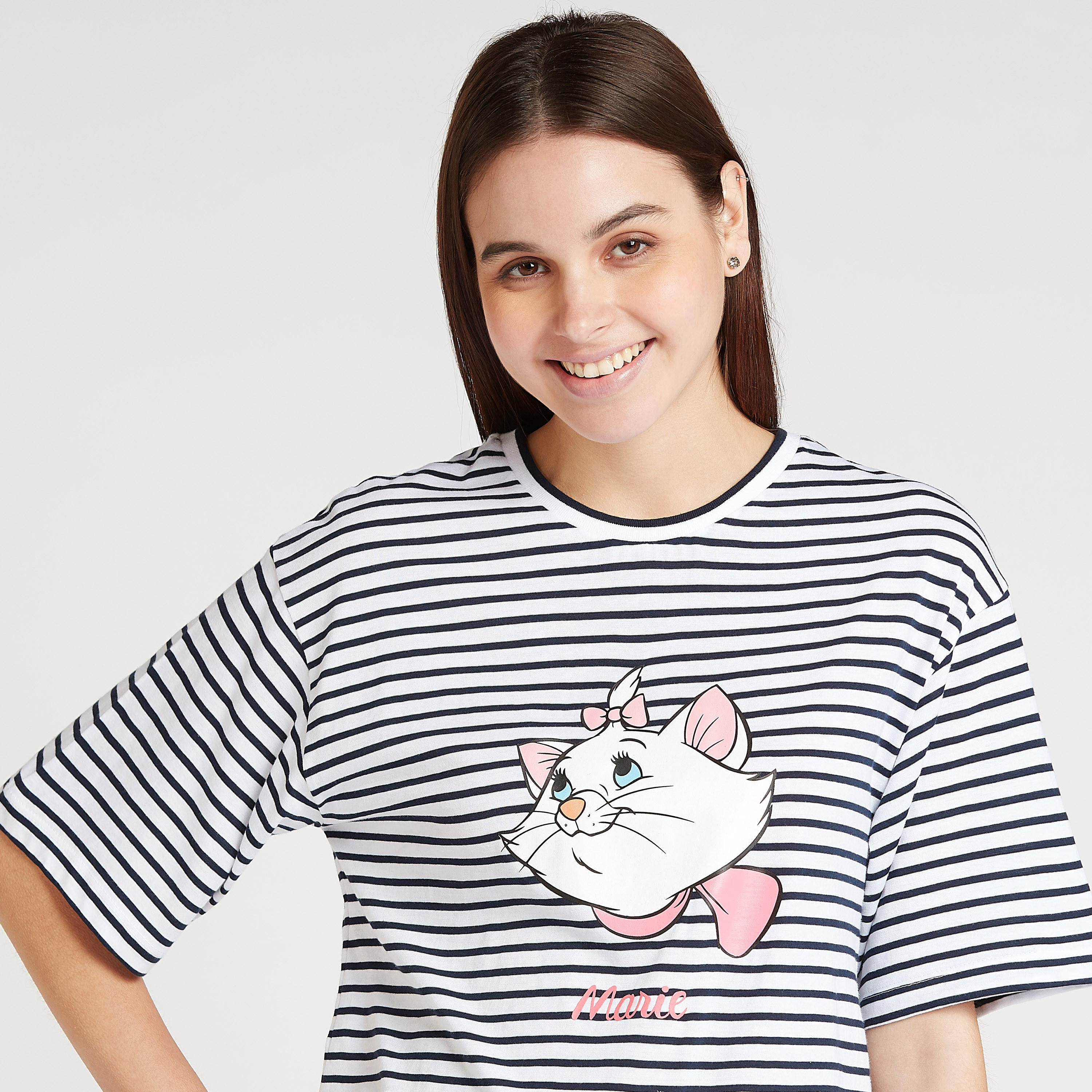 تيشيرت بطبعات ماري وياقة ضيّقة وأكمام منسدلة-women-clothing-tshirts-image-3