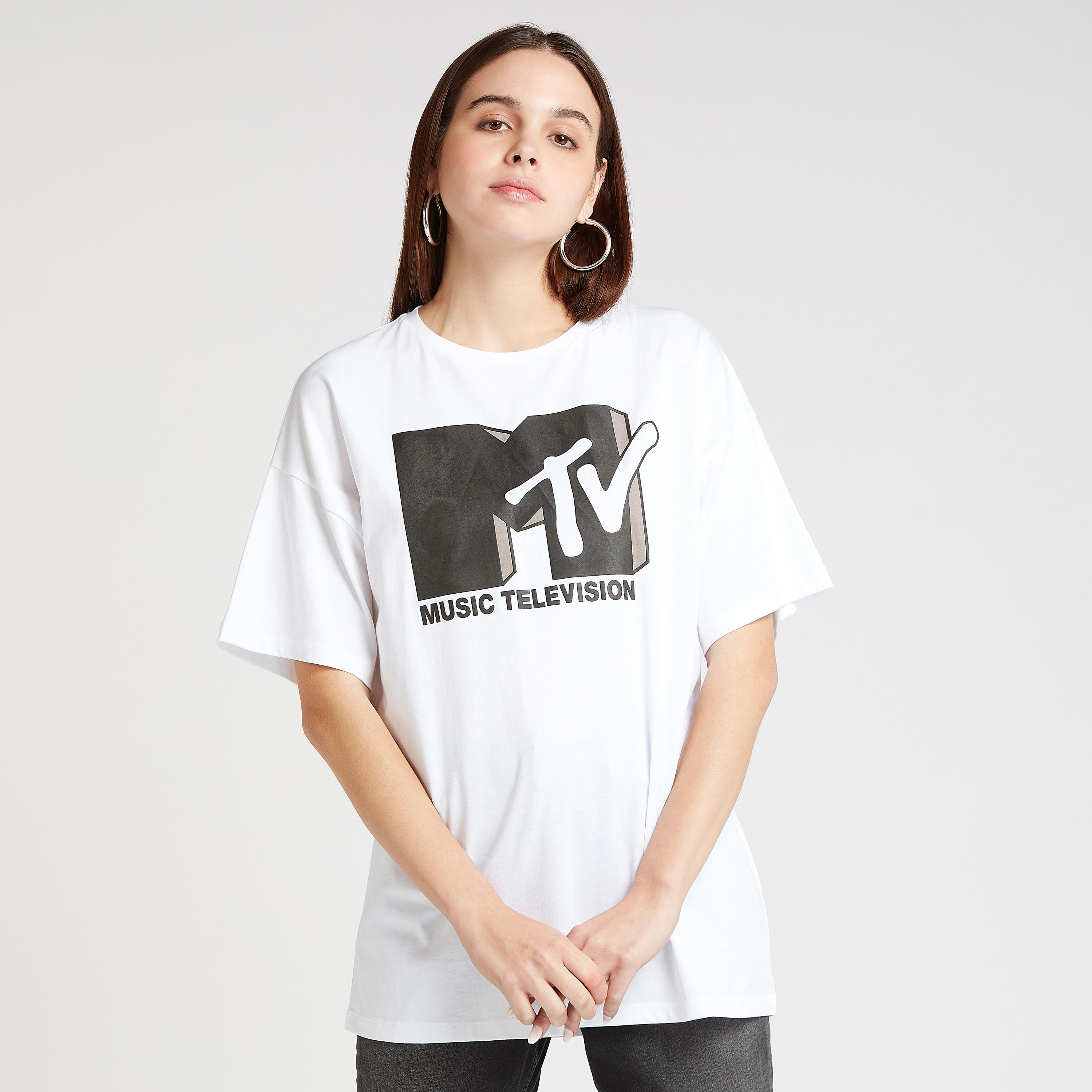 تيشيرت بياقة مستديرة وأكمام منسدلة وطبعات أم تي في-women-clothing-tshirts-image-1