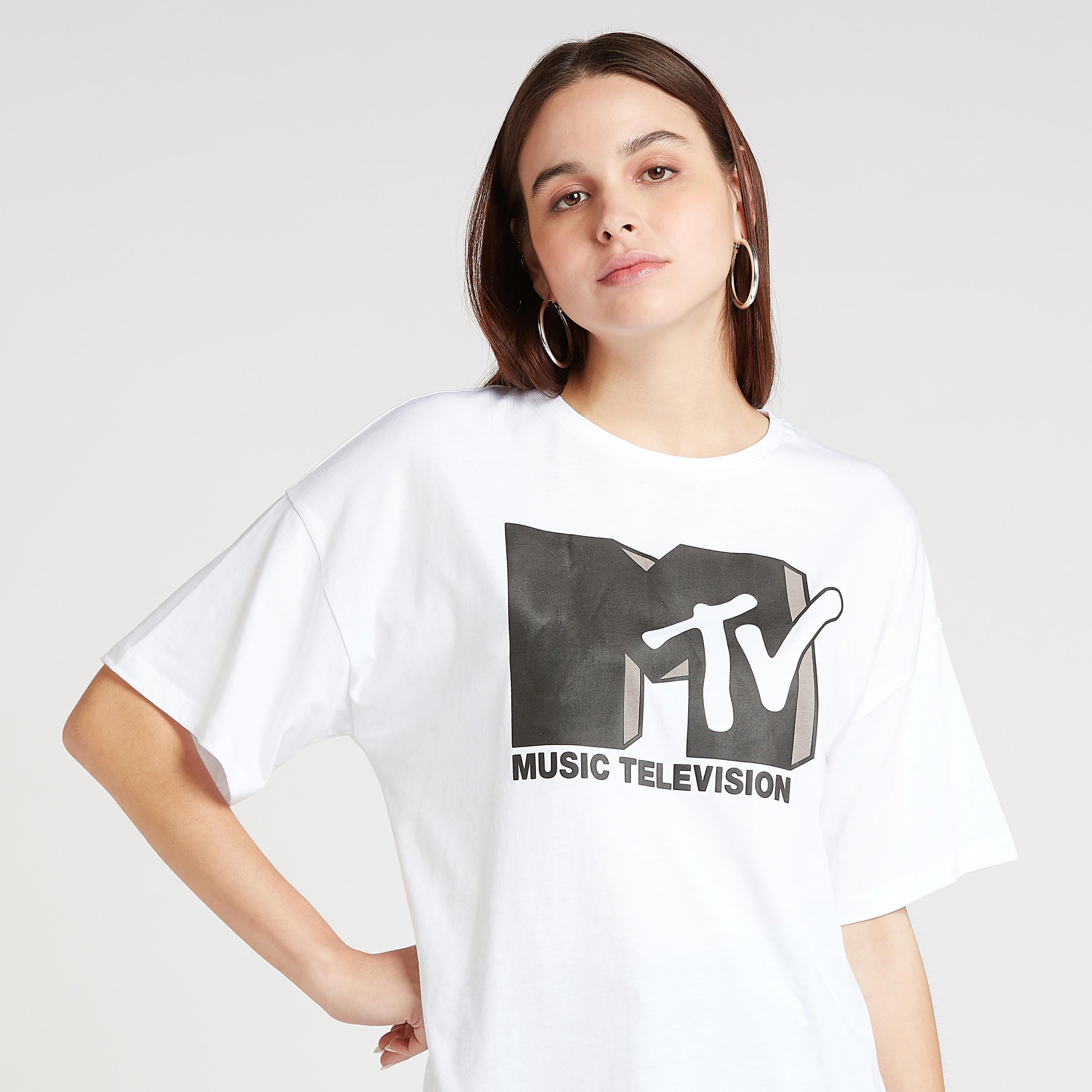 تيشيرت بياقة مستديرة وأكمام منسدلة وطبعات أم تي في-women-clothing-tshirts-image-3