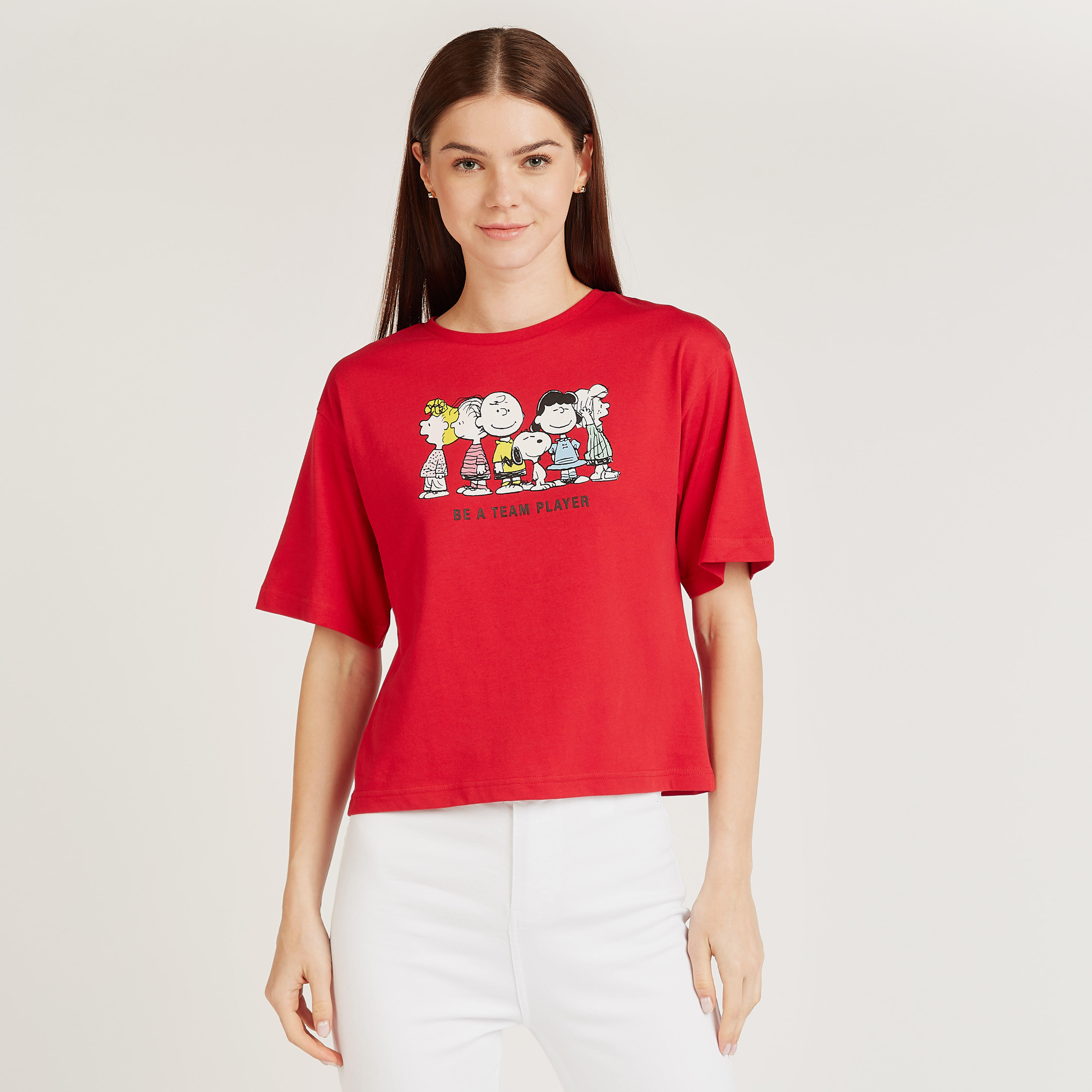 تيشيرت بياقة ضيقة وأكمام قصيرة وطبعات سنوبي-women-clothing-tshirts-image-5