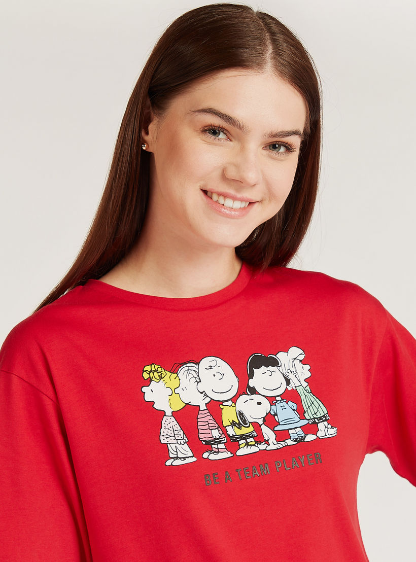 تيشيرت بياقة ضيقة وأكمام قصيرة وطبعات سنوبي-women-clothing-tshirts-image-3