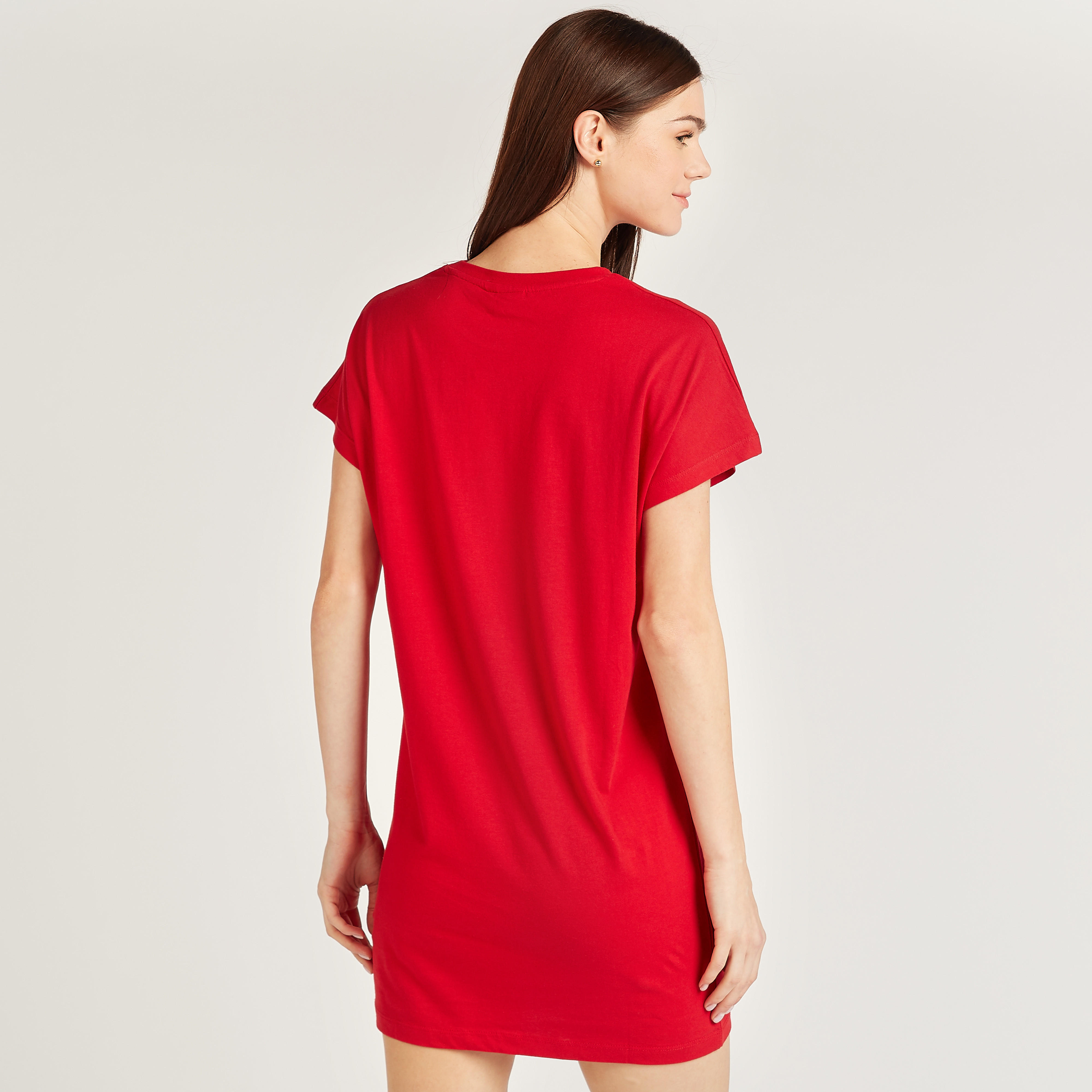 فستان تيشيرت قصير بياقة ضيقة وأكمام متمدّدة-women-clothing-dresses-image-4
