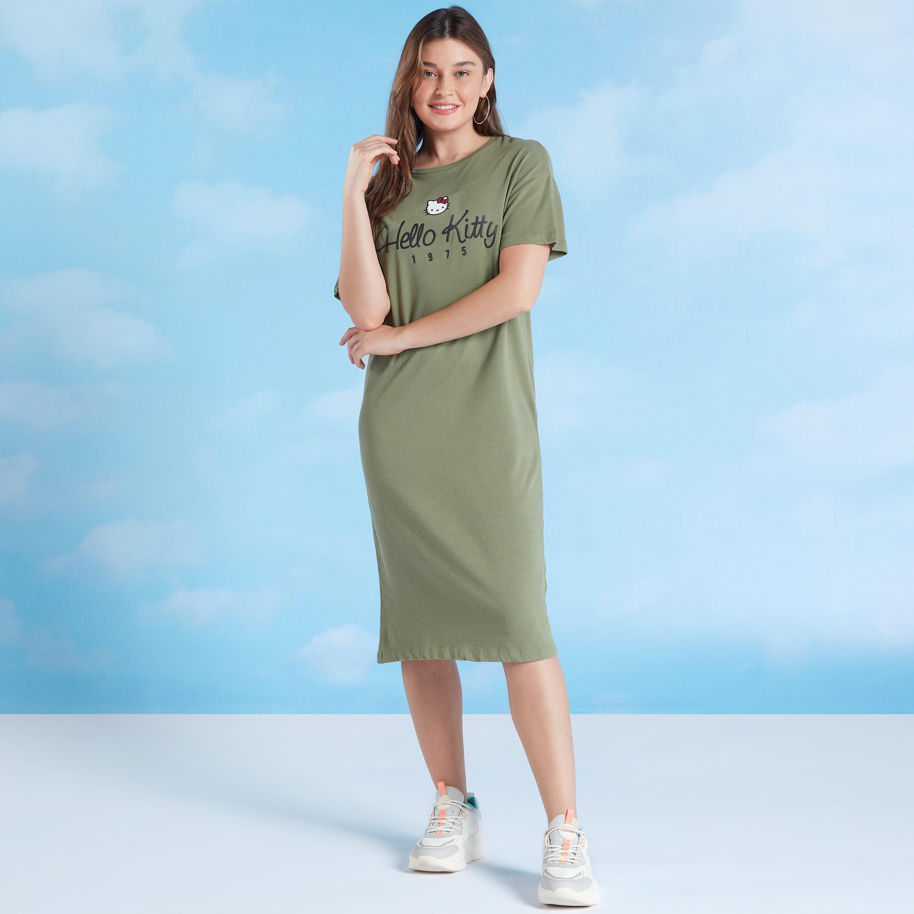 فستان ميدي واسع  بطبعات هالو كيتي وياقة مستديرة وأكمام قصيرة-women-clothing-dresses-image-1