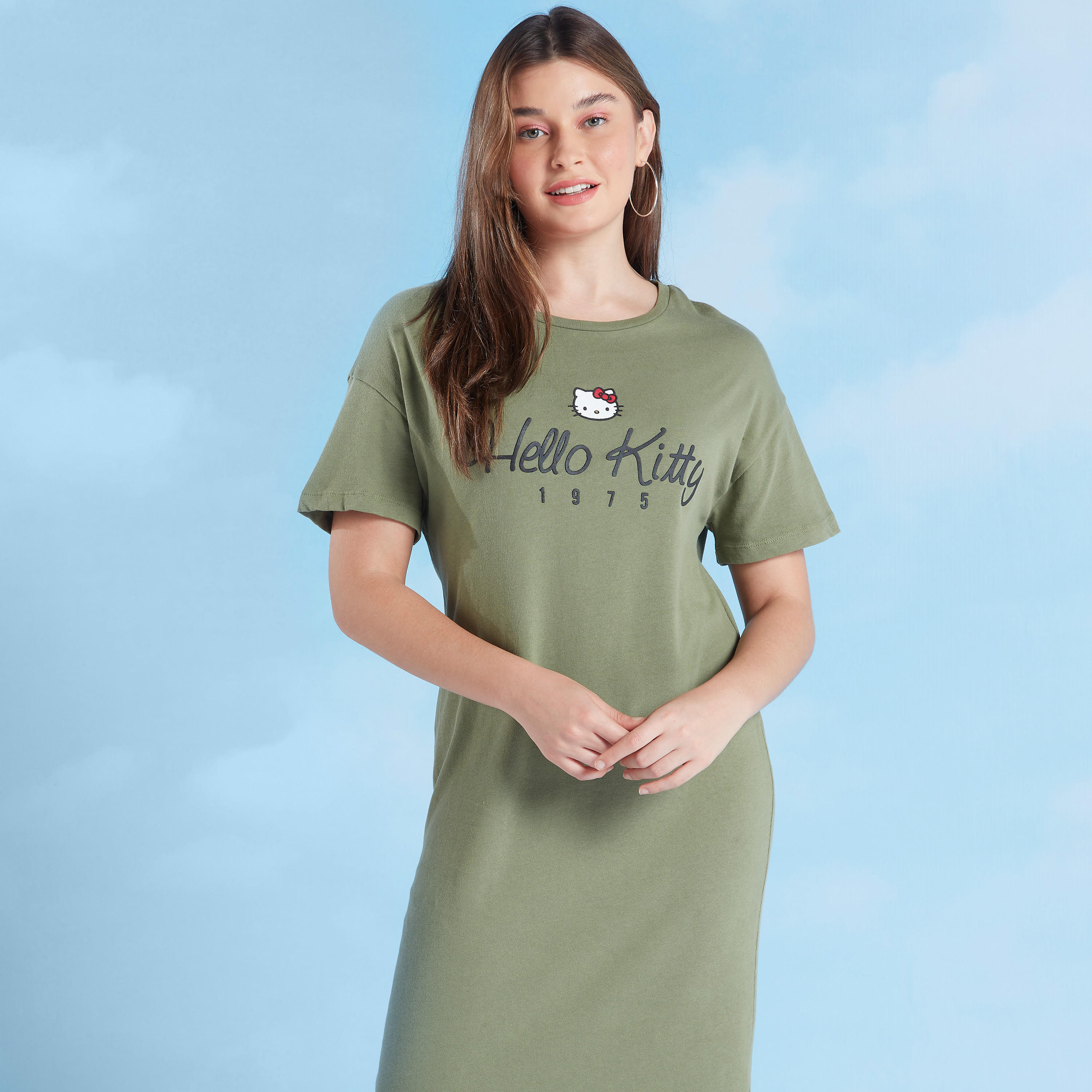 فستان ميدي واسع  بطبعات هالو كيتي وياقة مستديرة وأكمام قصيرة-women-clothing-dresses-image-2