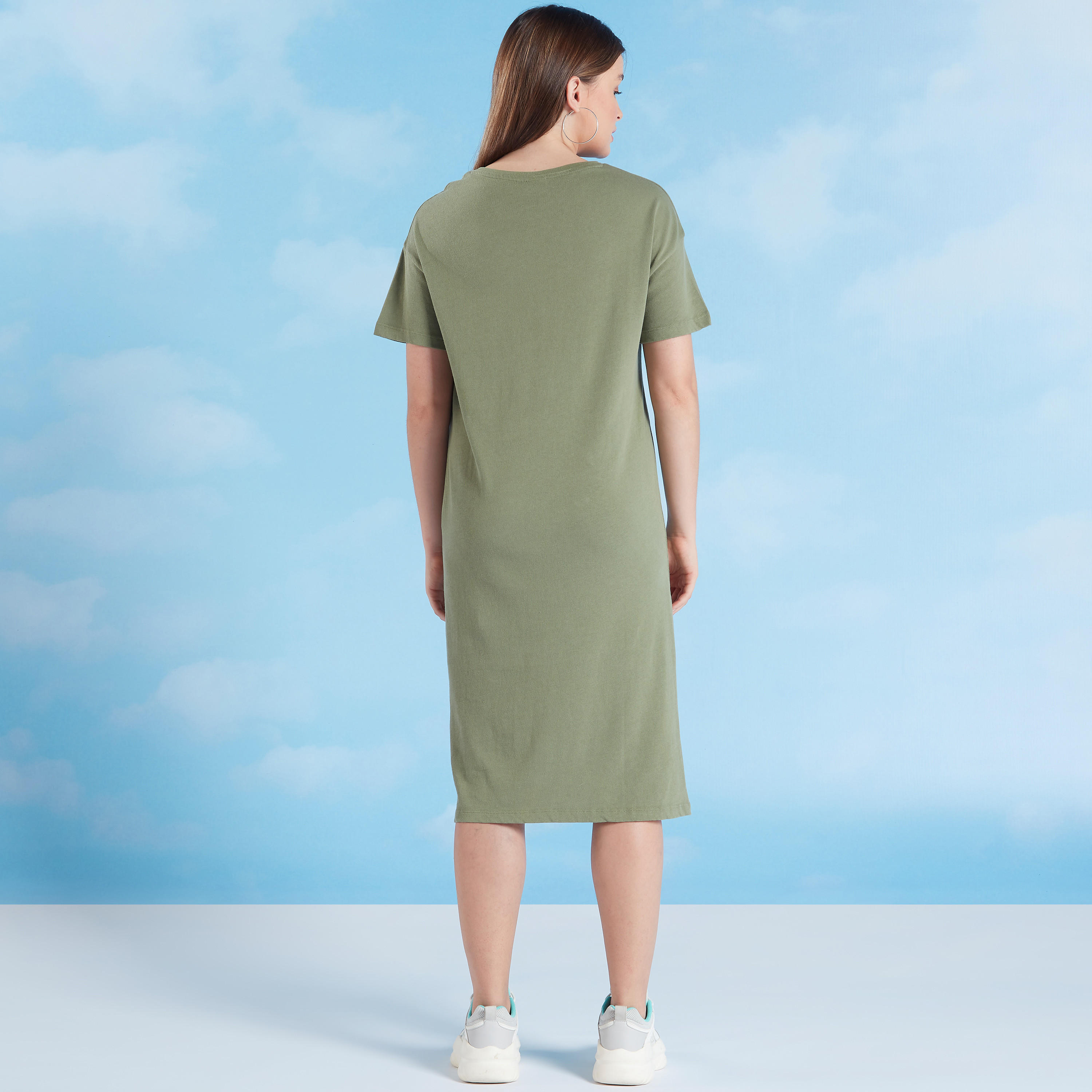 فستان ميدي واسع  بطبعات هالو كيتي وياقة مستديرة وأكمام قصيرة-women-clothing-dresses-image-4