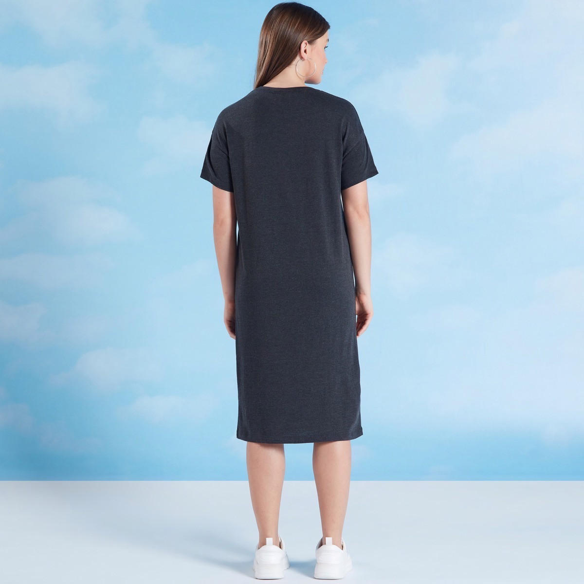 فستان واسع ميدي بطبعات ميني ماوس بياقة مستديرة وأكمام قصيرة-women-clothing-dresses-image-1