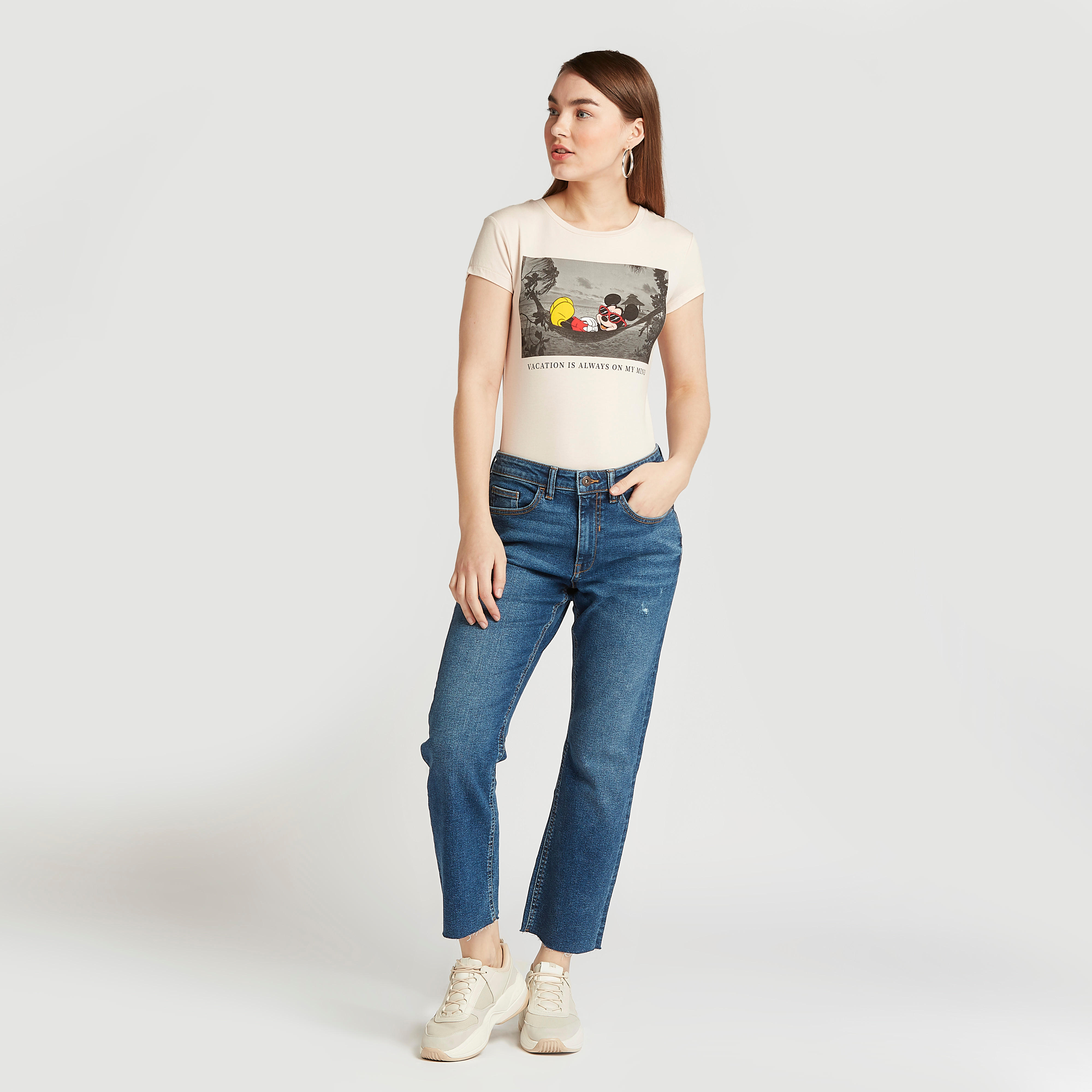 تيشيرت بياقة ضيّقة وأكمام قصيرة وطبعات ميكي ماوس-women-clothing-tshirts-image-2