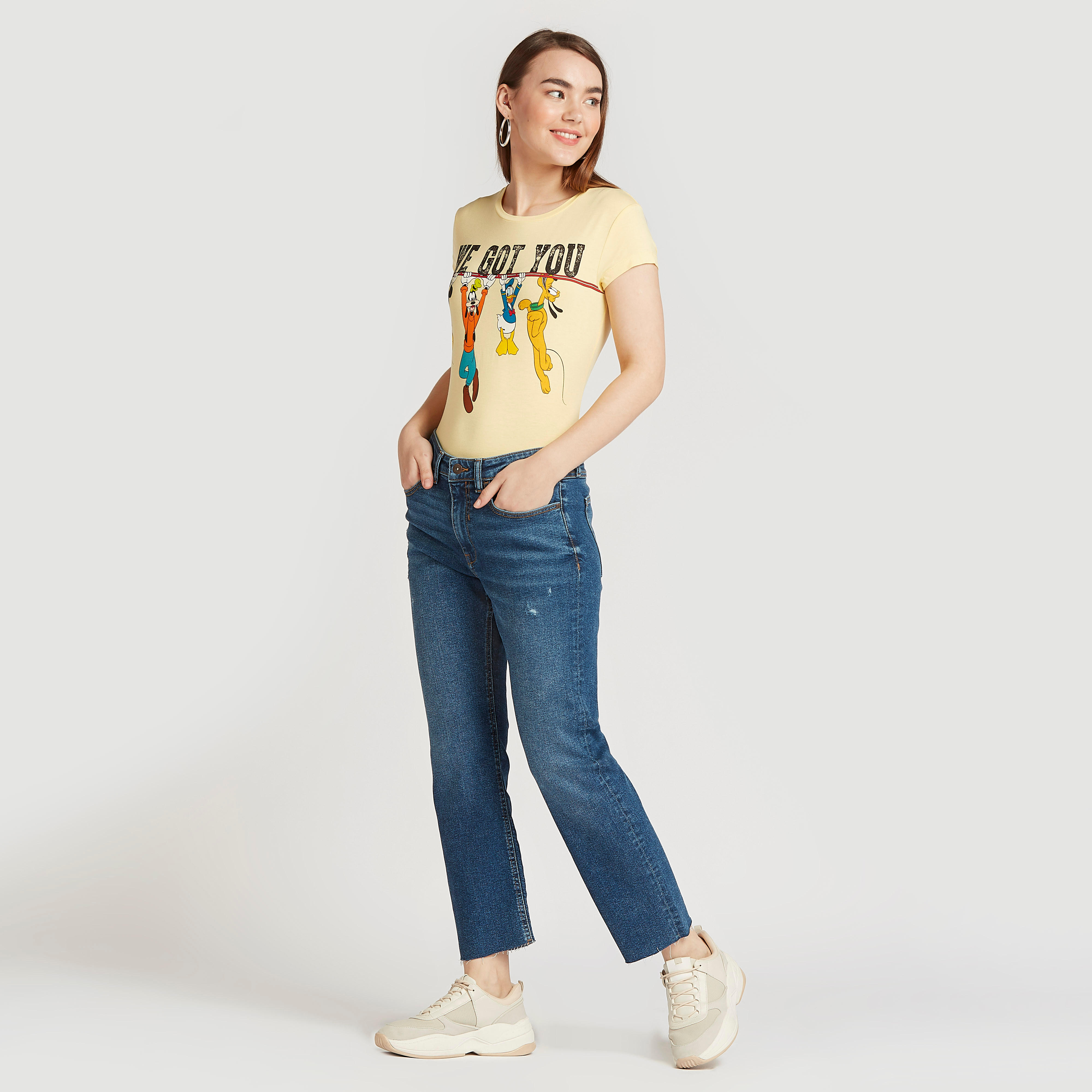 تيشيرت بياقة ضيّقة وأكمام قصيرة وطبعات ميكي أند ذي فريندس-women-clothing-tshirts-image-2