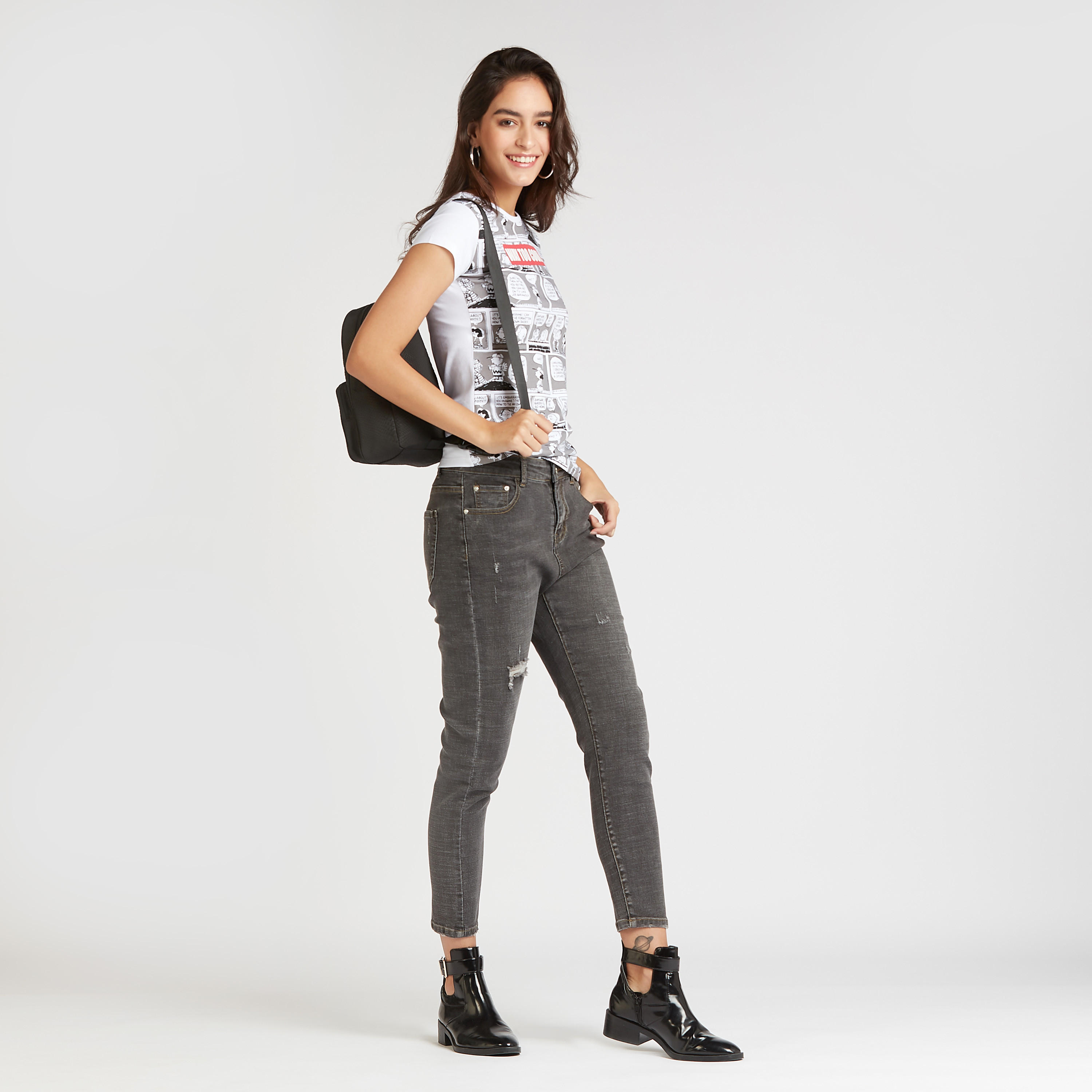 تيشيرت سكيني فيت بياقة ضيّقة وأكمام كاب وطبعات-women-clothing-tshirts-image-2