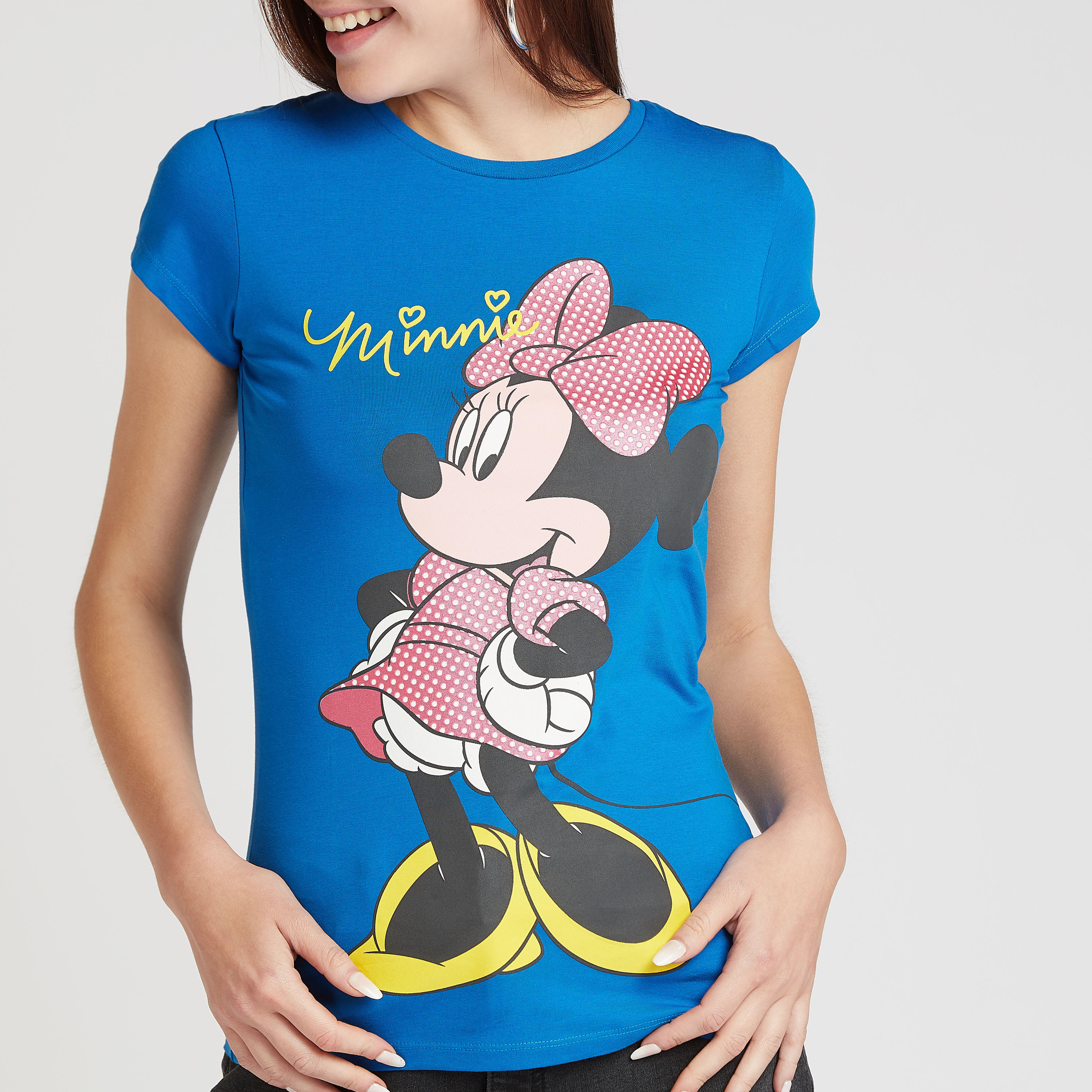 تيشيرت سكيني بياقة ضيّقة وأكمام كاب وطبعات ميني ماوس-women-clothing-tshirts-image-3
