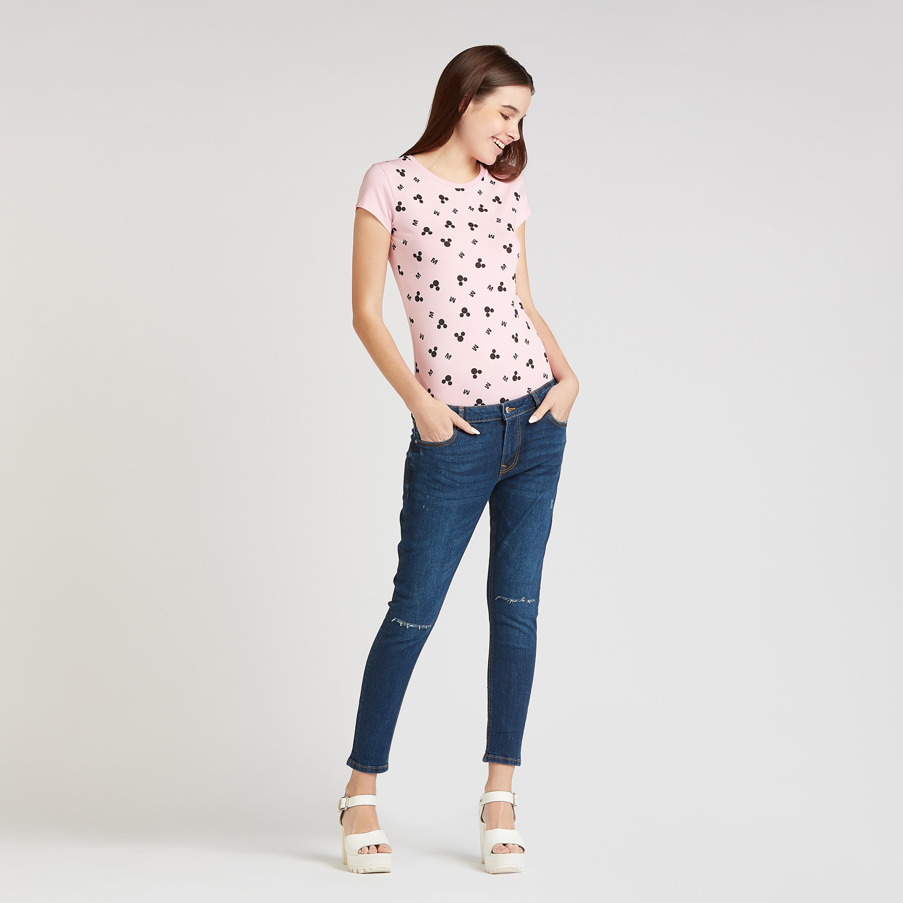 تيشيرت سكيني بطبعات ميكي ماوس بياقة مستديرة وأكمام كاب-women-clothing-tshirts-image-2