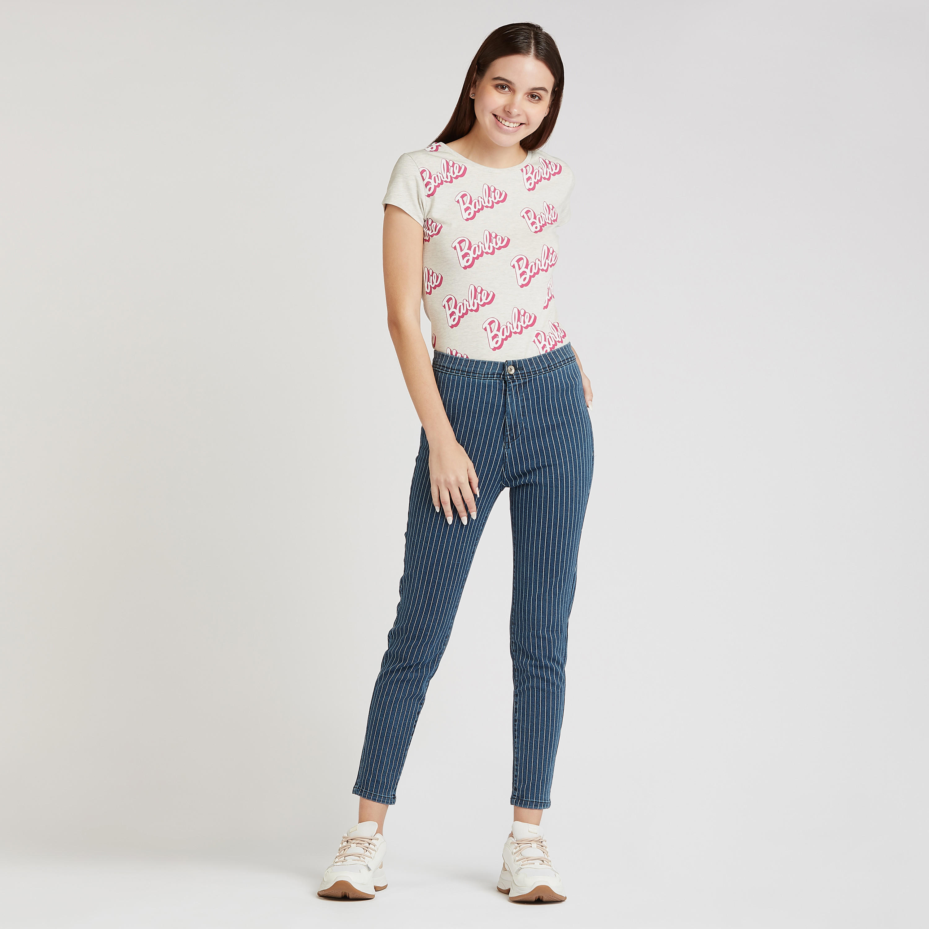 تيشيرت سكيني بياقة مستديرة وأكمام كاب وطبعات باربي-women-clothing-tshirts-image-2