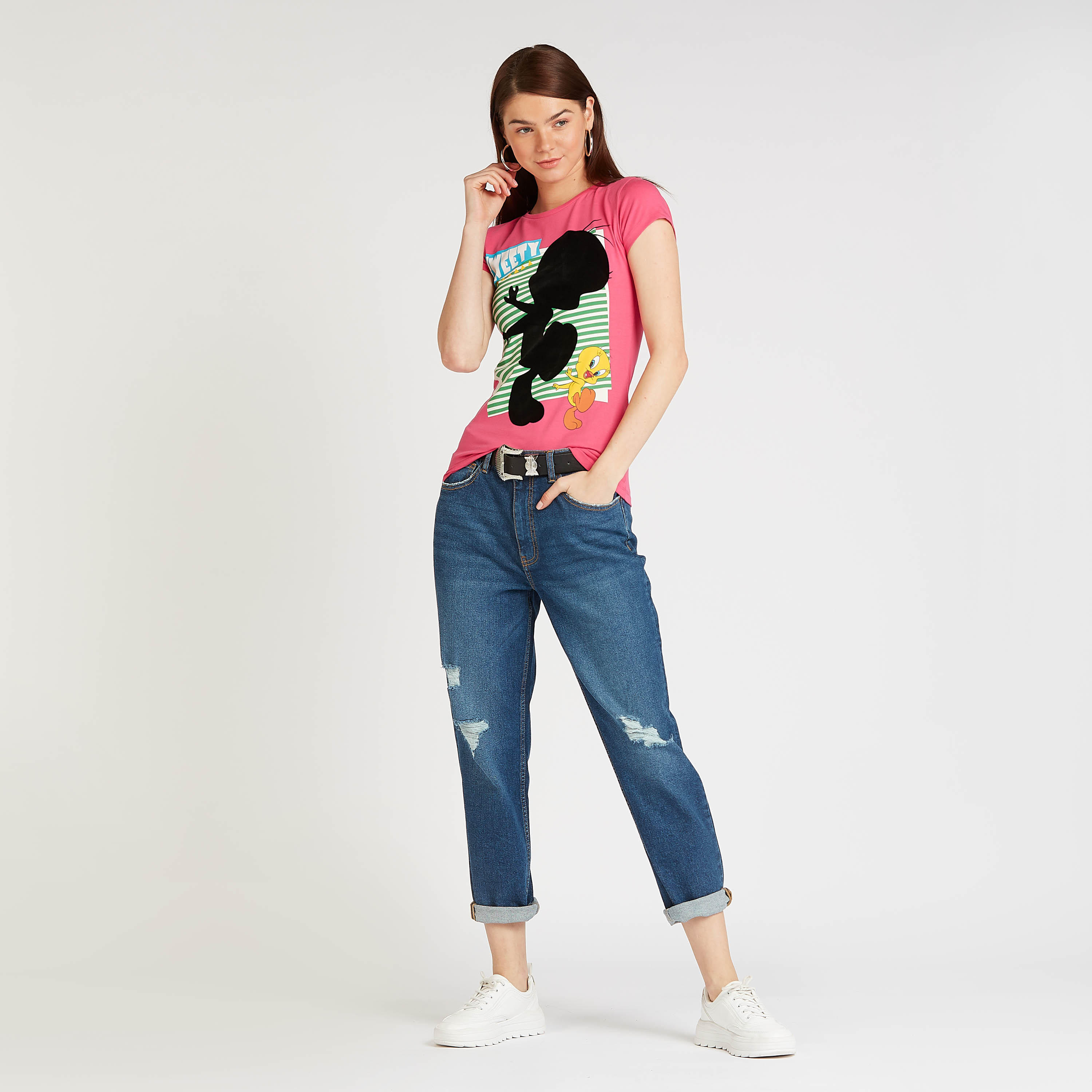 تيشيرت بقصة سكيني بياقة ضيقة وأكمام كاب وطبعات تويتي-women-clothing-tshirts-image-2