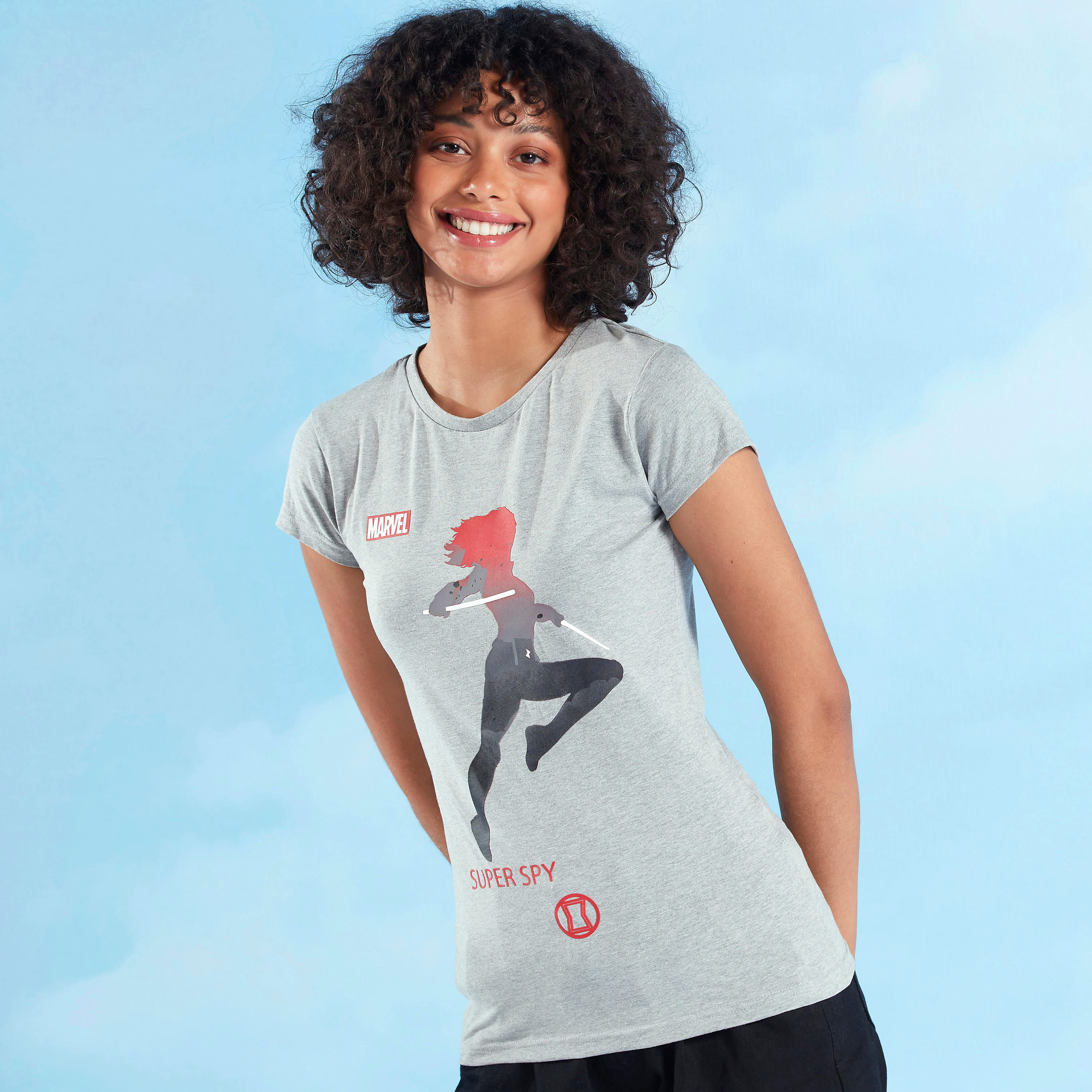 تيشيرت سكيني بياقة ضيقة وأكمام قصيرة وطبعات تايبوجرافيك-women-clothing-tshirts-image-1