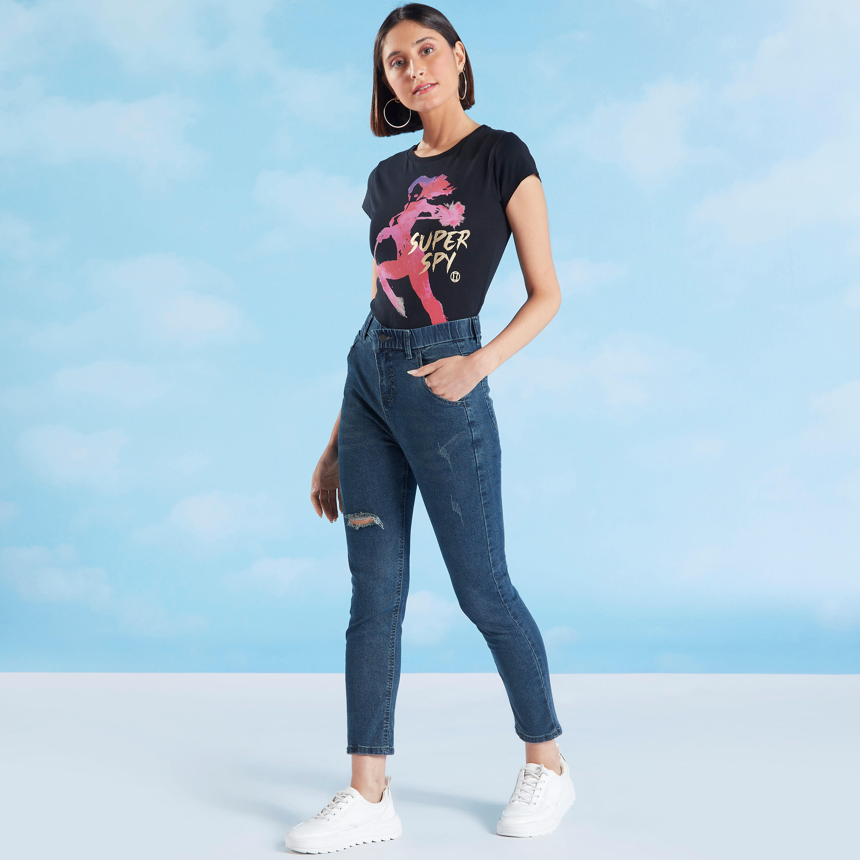 تيشيرت سكيني فيت بياقة ضيّقة وأكمام كاب وطبعات-women-clothing-tshirts-image-2
