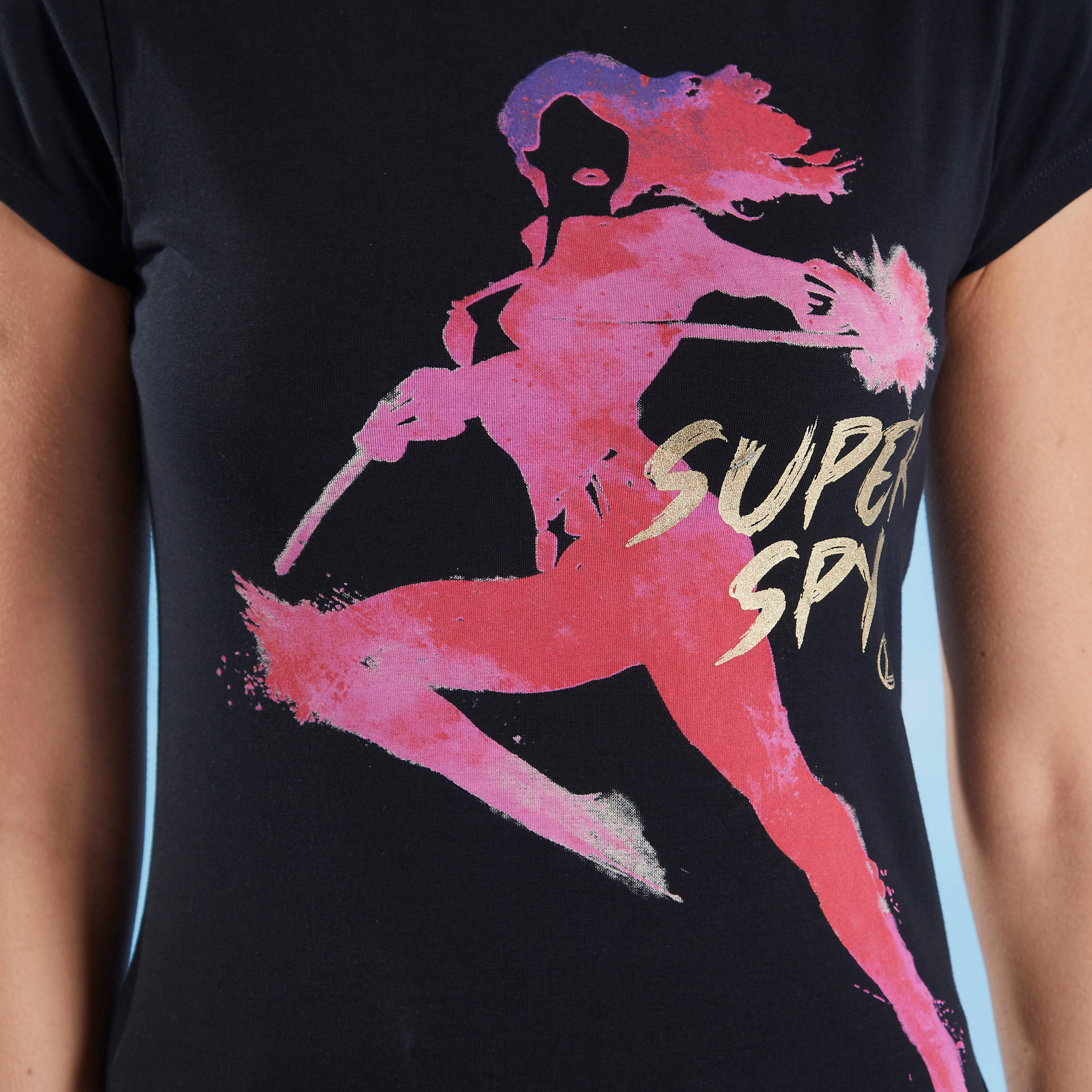تيشيرت سكيني فيت بياقة ضيّقة وأكمام كاب وطبعات-women-clothing-tshirts-image-3