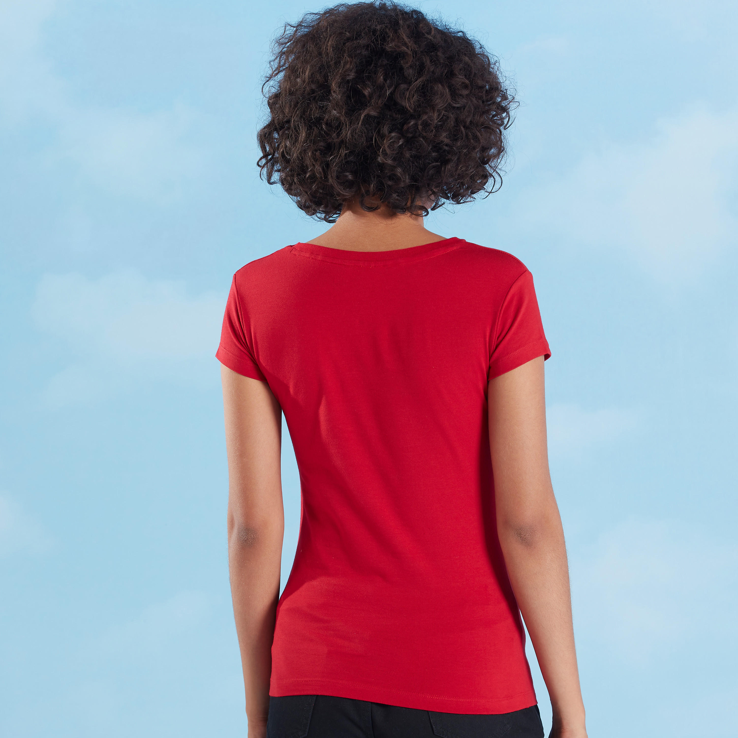 تيشيرت سكيني فيت بياقة ضيّقة وأكمام كاب وطبعات-women-clothing-tshirts-image-4